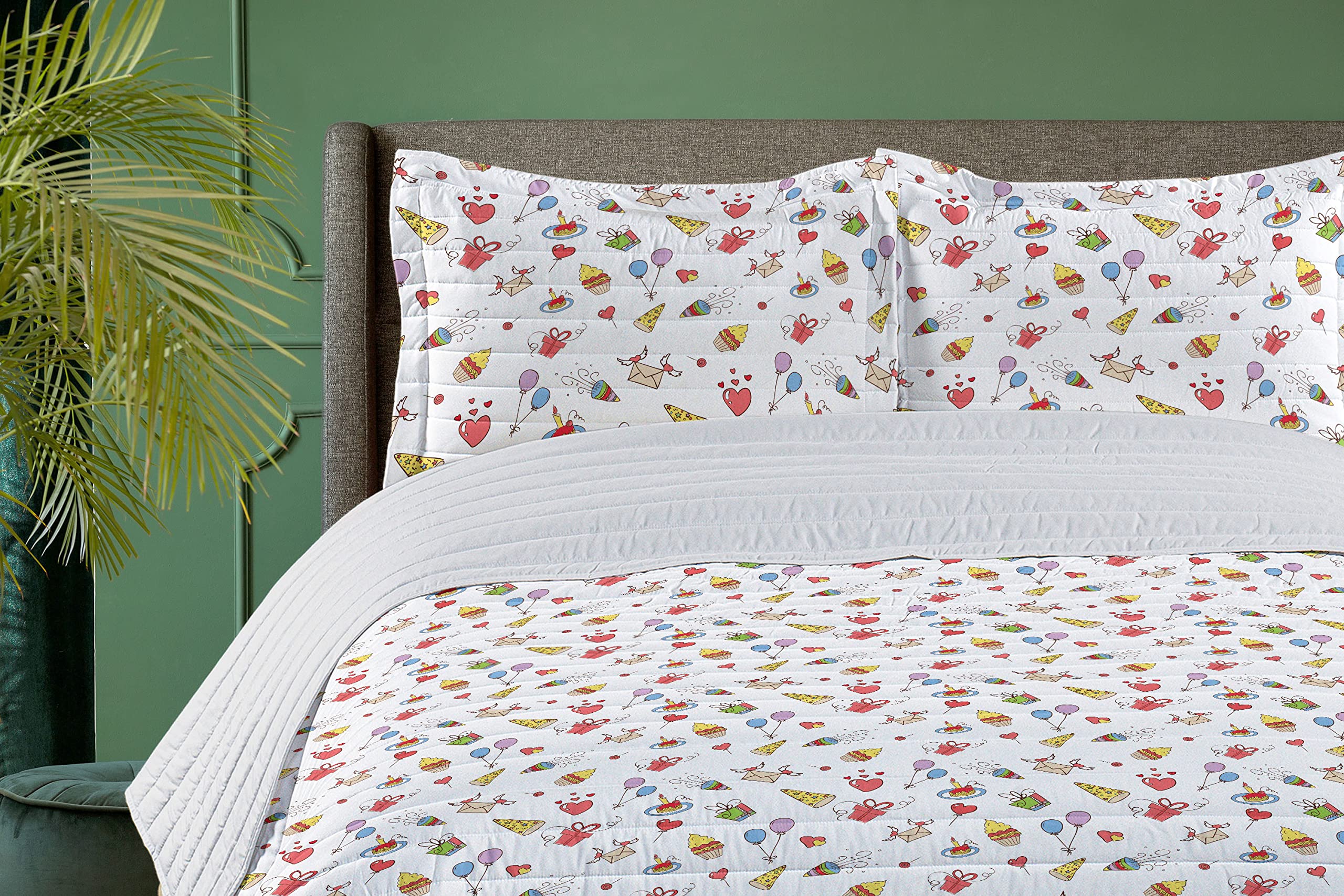 Ambesonne Birthday Microfiber Bedspread Set - Hand Drawn Party Cupcakes, Hearts & Hats Design - Soft Queen Size Bedding with Pillow Shams & Comforter - Perfect for Surprise Celebrations, Themed Parties & Festive Home Decor