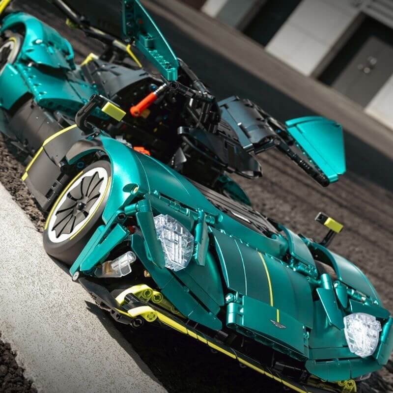 EIKEE Y18006 Aston Martin Valkyrie AMR Pro Diecast Model Car - 1:18 Scale Collectible Toy for Racing Fans & Car Enthusiasts - Perfect for Display, Gifts, and Home/Office Decor