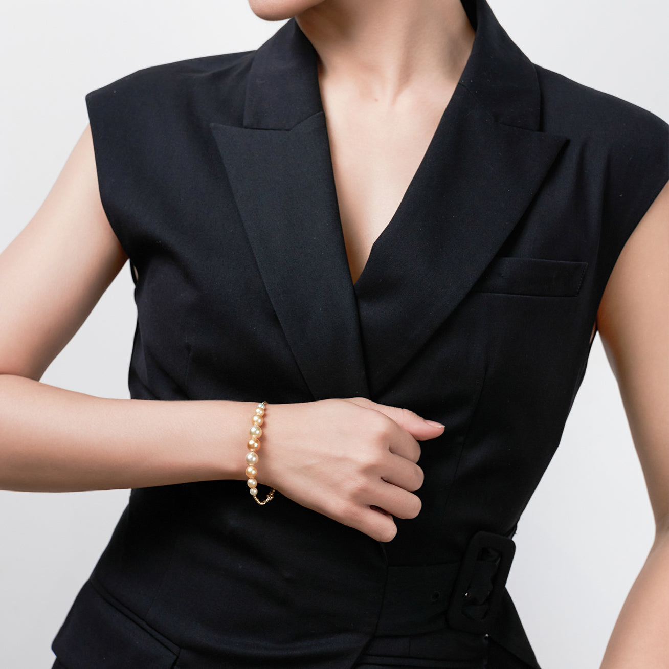 18K Solid Gold South Sea Pearl Bracelet KB00036 | Elegant & Timeless Jewelry for Women – Perfect for Weddings, Parties, and Special Occasions