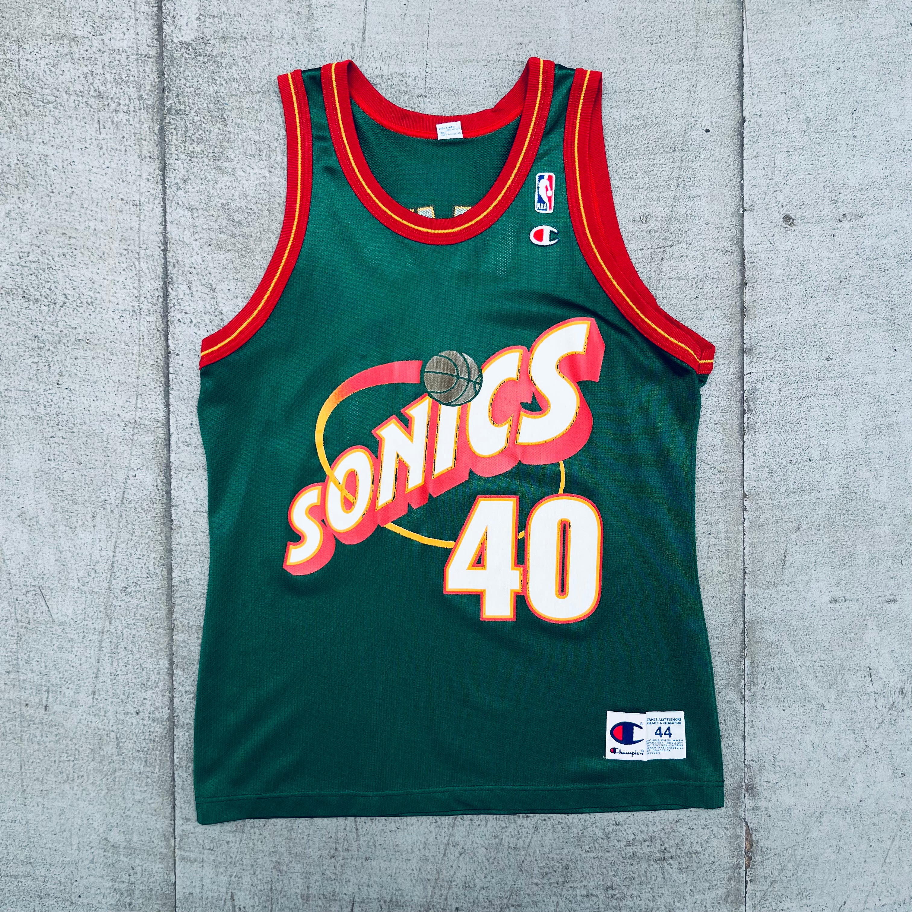 Shawn Kemp 1995/96 Seattle Supersonics NBA Championship Jersey - Men's Medium Replica Basketball Shirt for Fans & Collectors | Game Day, Cosplay & Sports Memorabilia Display