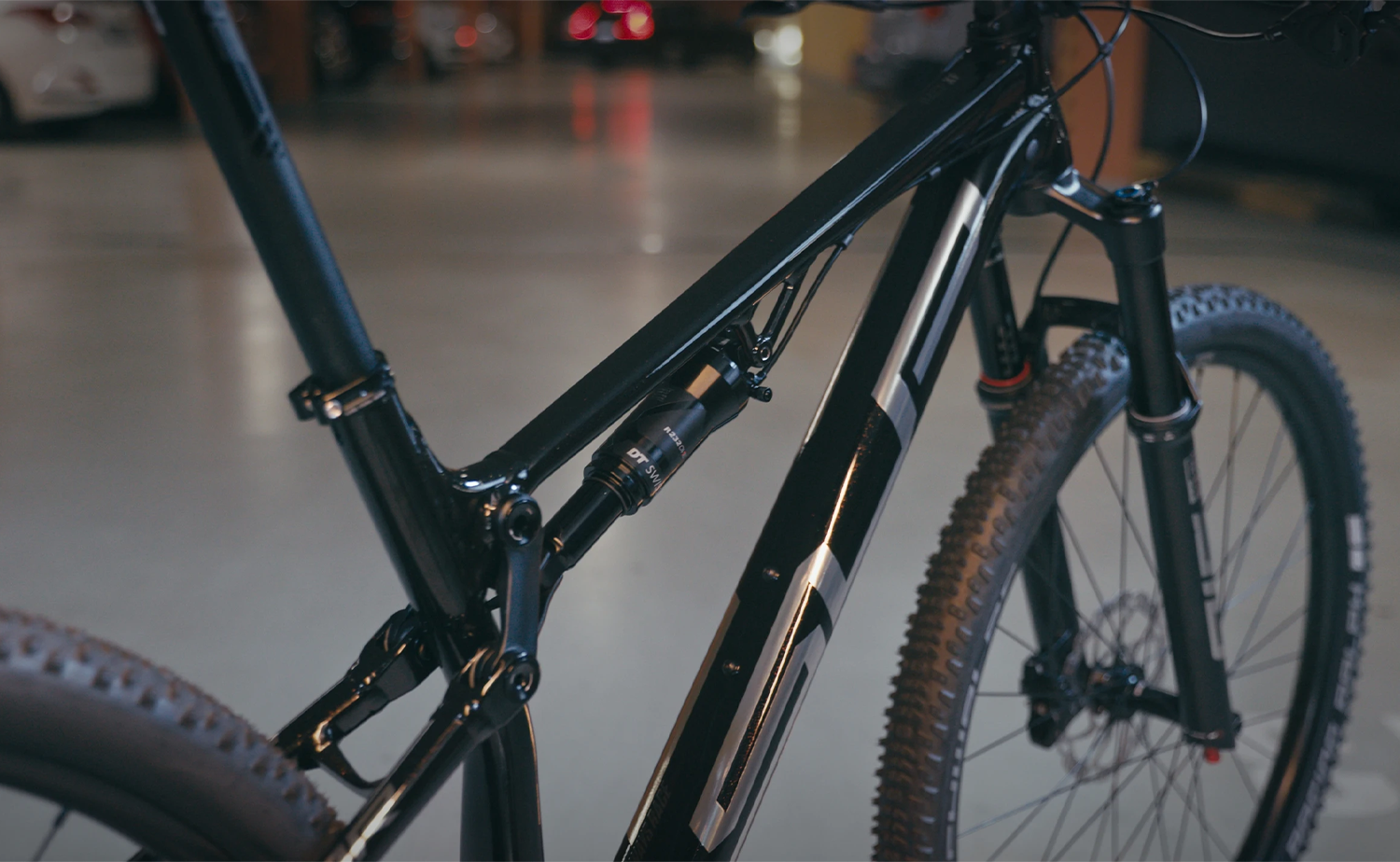XF 939 RC XC Mountain Bike - Lightweight Carbon Frame, 29