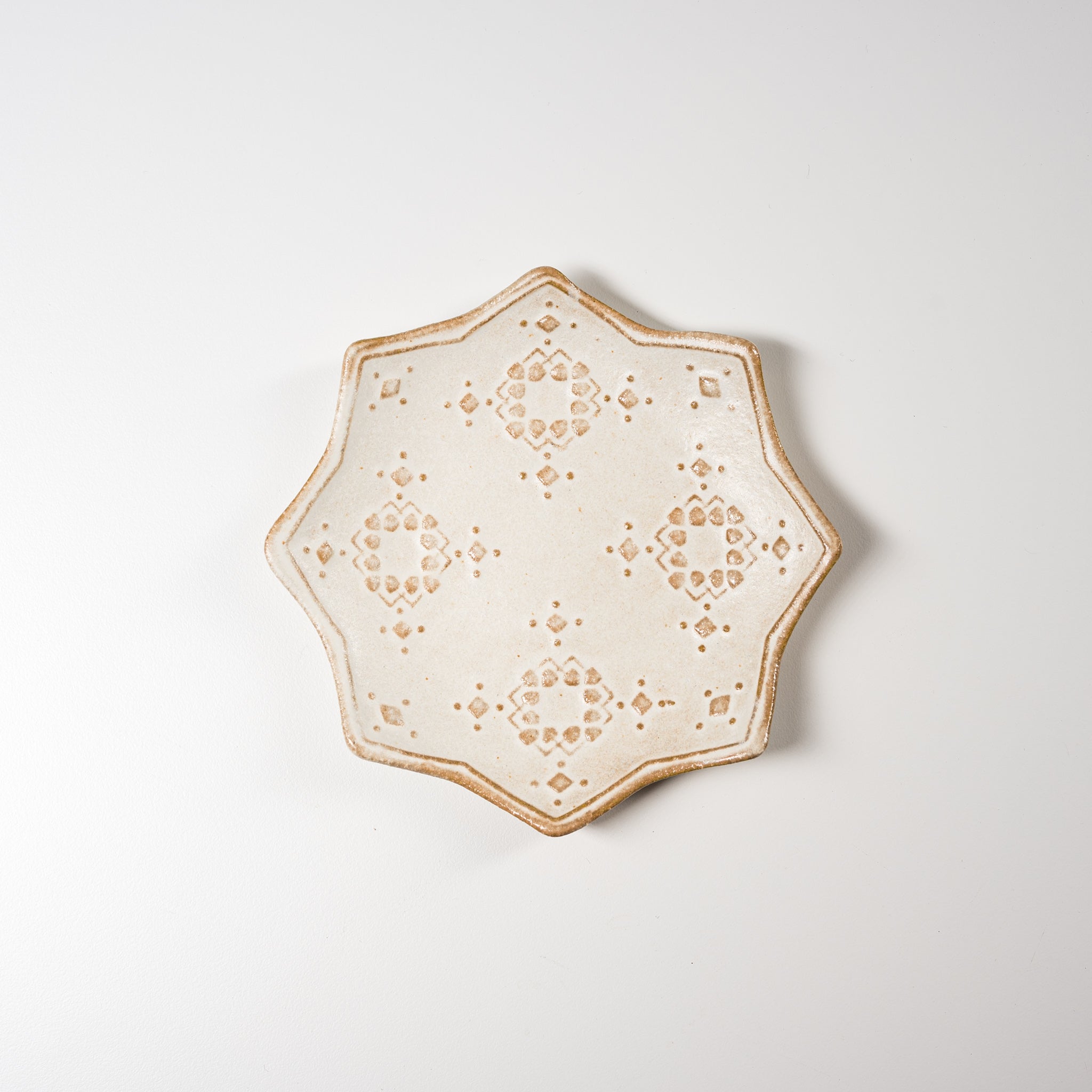 Wakasama Kiln Christmas Snowflake Plate - 2 Sizes for Holiday Table Decor & Festive Dinnerware