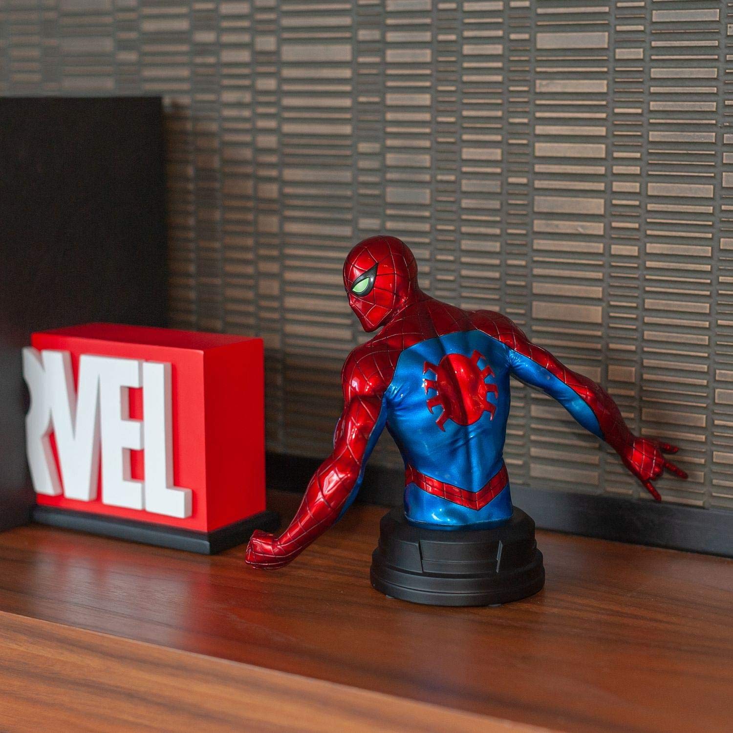 Entertainment Earth Spider-Man Mark IV Suit Mini Bust - Collectible Marvel Superhero Statue for Display & Home Decor
