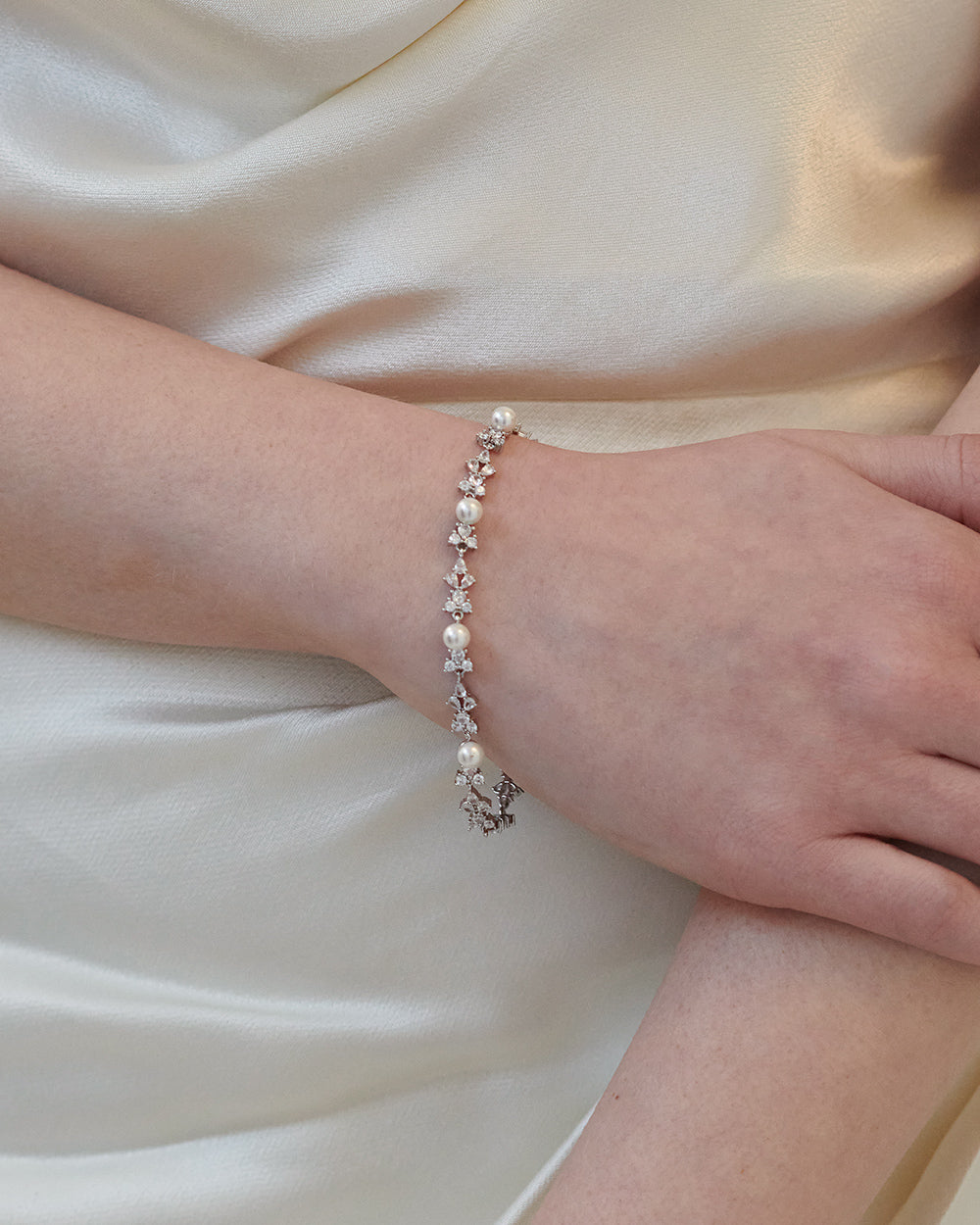 Kelsey Bracelet for Women - Elegant Gold Plated Adjustable Bangle - Perfect for Everyday Wear, Gifts & Special Occasions