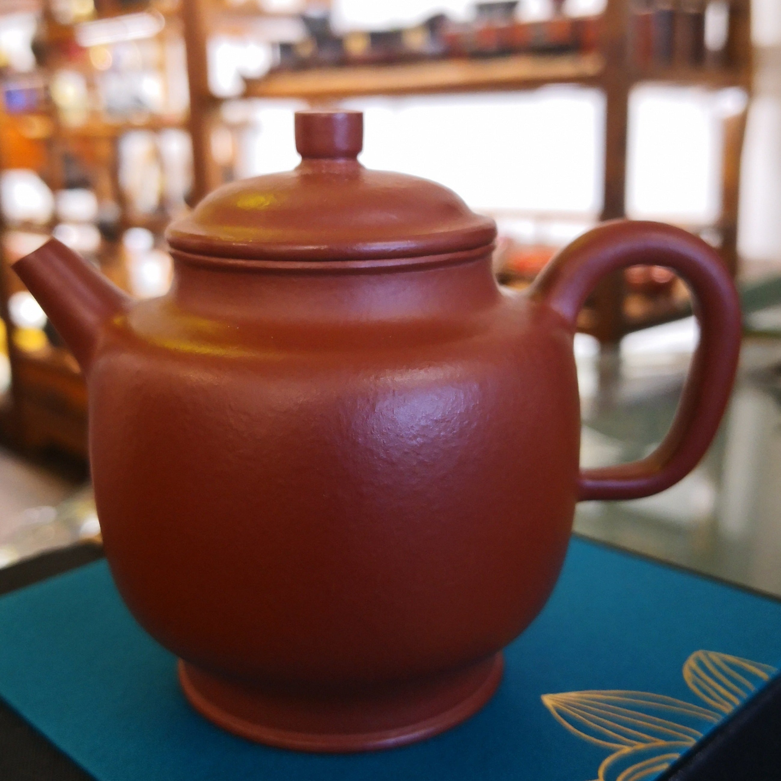 Handmade Zisha Teapot Gong Deng - Level 4 Artist RAO Qing (2021) Zhu Ni Clay - Perfect for Chinese Tea Ceremony, Gift & Home Decor