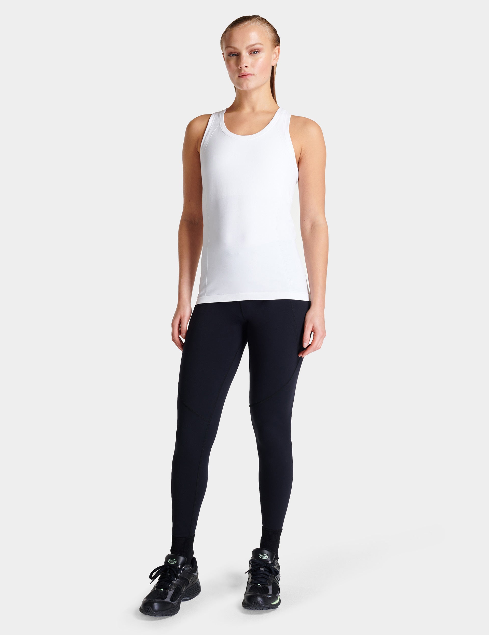 Breathable Seamless Gym Vest for Men & Women - Moisture Wicking Workout Tank Top - White - Perfect for Running, Yoga & Fitness Training
