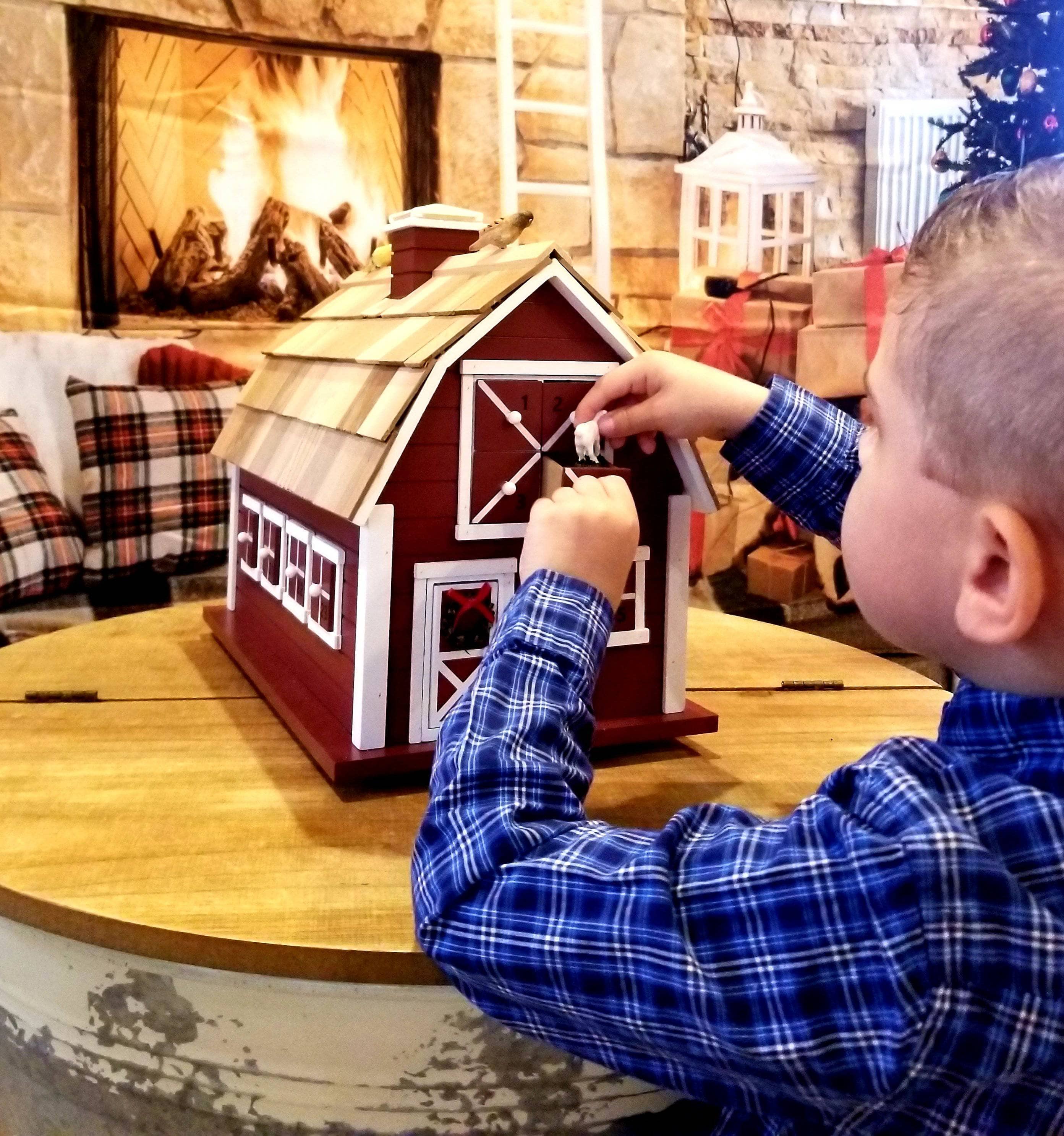 Barn Advent Calendar Birdhouse - 24 Days Countdown to Christmas for Bird Lovers | Perfect Holiday Decoration & Gift for Birdwatching Enthusiasts