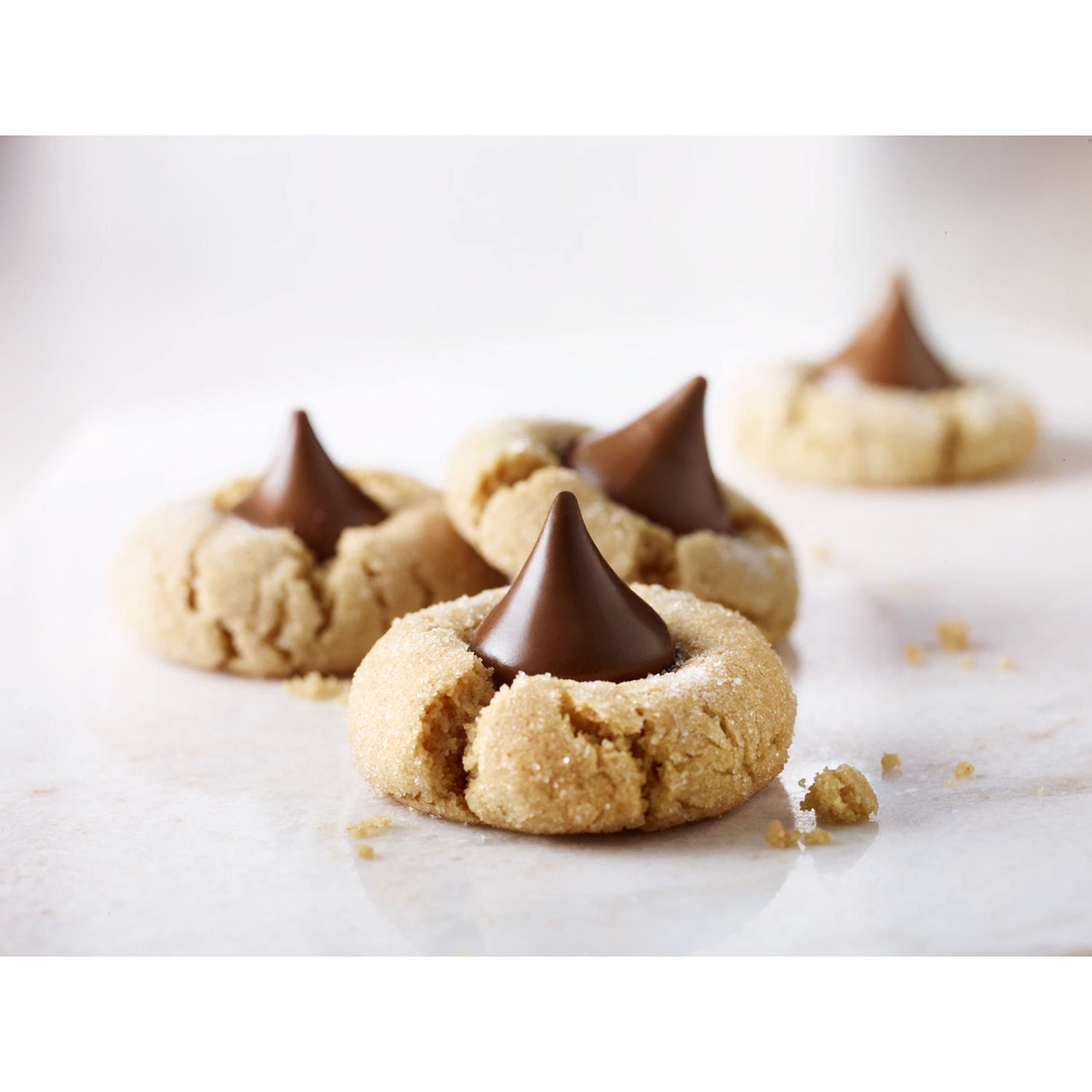 HERSHEY'S KISSES Milk Chocolate Candy Bulk Bag - 66.7 oz (1.89 kg) - Perfect for Parties, Gifts & Baking - Great for Halloween, Christmas & Valentine's Day