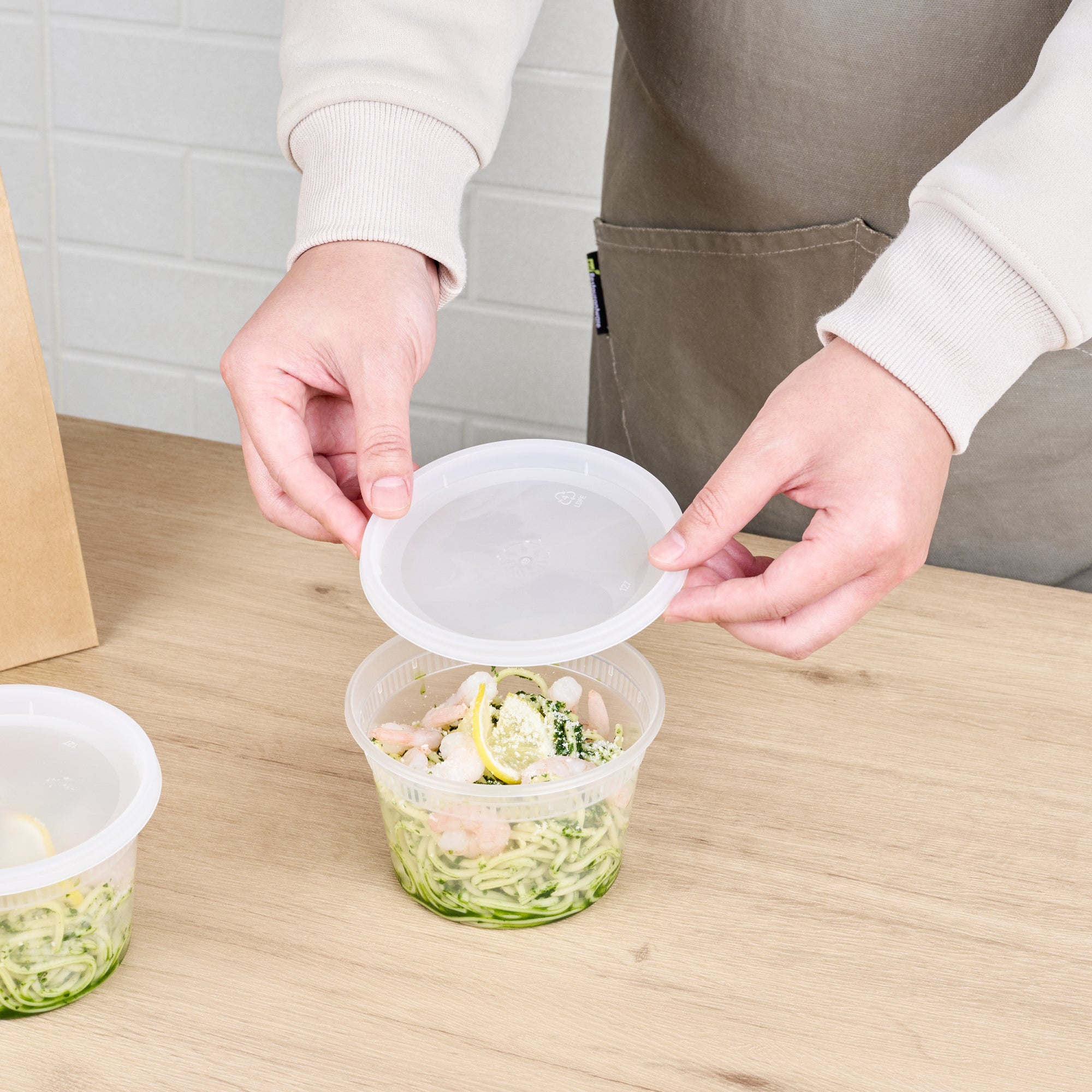 16 oz Round Clear Plastic Soup Containers with Lids - Microwave Safe, 4.5