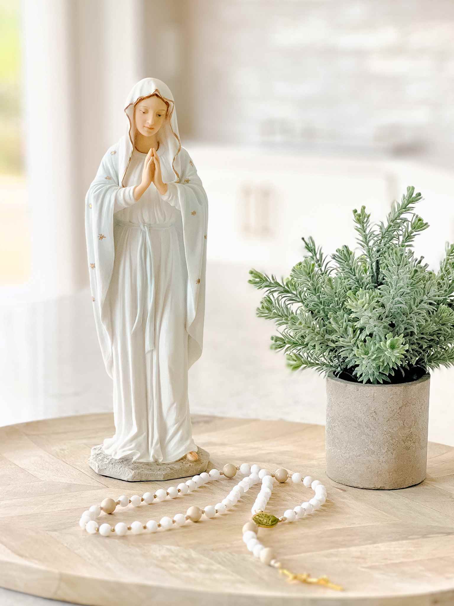 Queen of Heaven Statue - Beautiful Virgin Mary Figurine for Home Altar, Catholic Decor, and Religious Gift - Perfect for Prayer Spaces, Church Displays & Spiritual Devotion