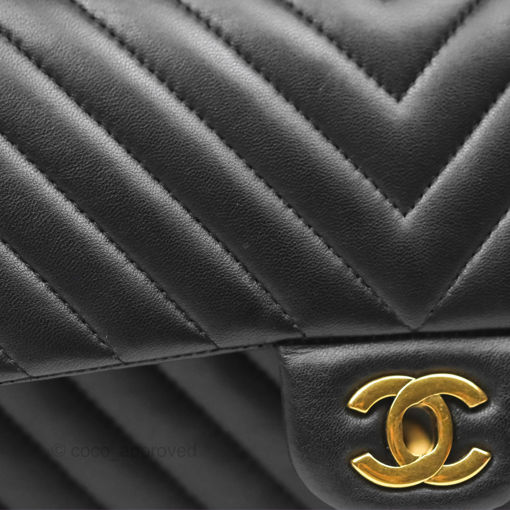 Chanel Classic M/L Medium Flap Chevron Black Lambskin Gold Hardware Bag - Luxury Designer Handbag for Women, Perfect for Evening Events & Special Occasions