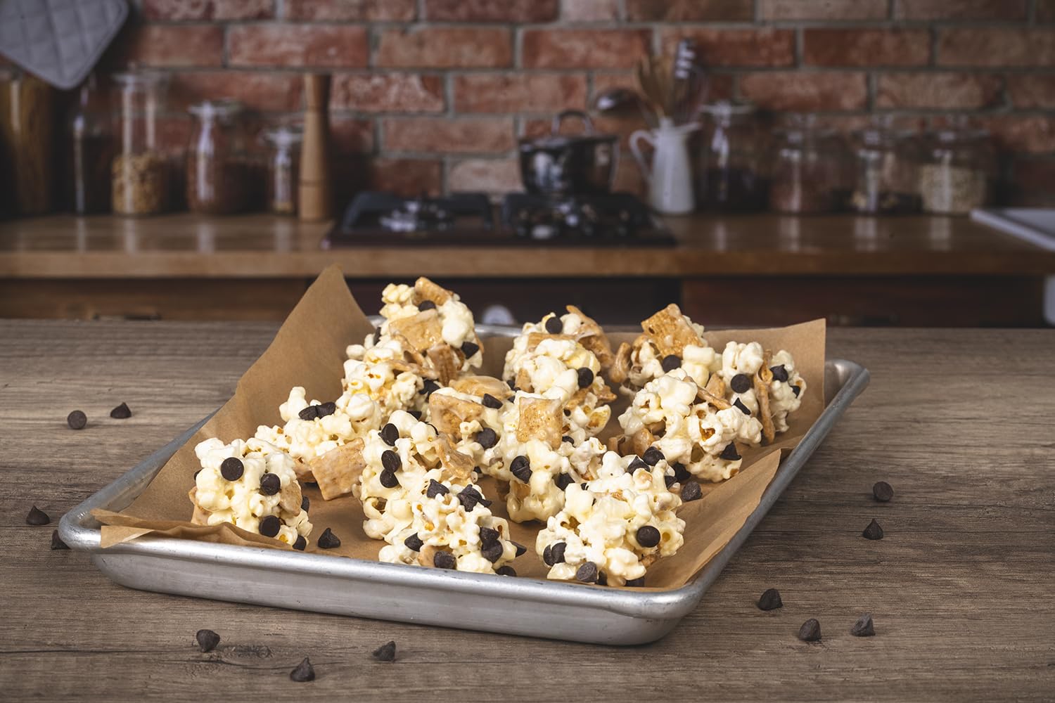 CLASSIC FOODS OF AMERICA Gourmet Popcorn Box - Sweet Caramel Flavor 100g | Perfect for Movie Nights, Parties & Gift Giving