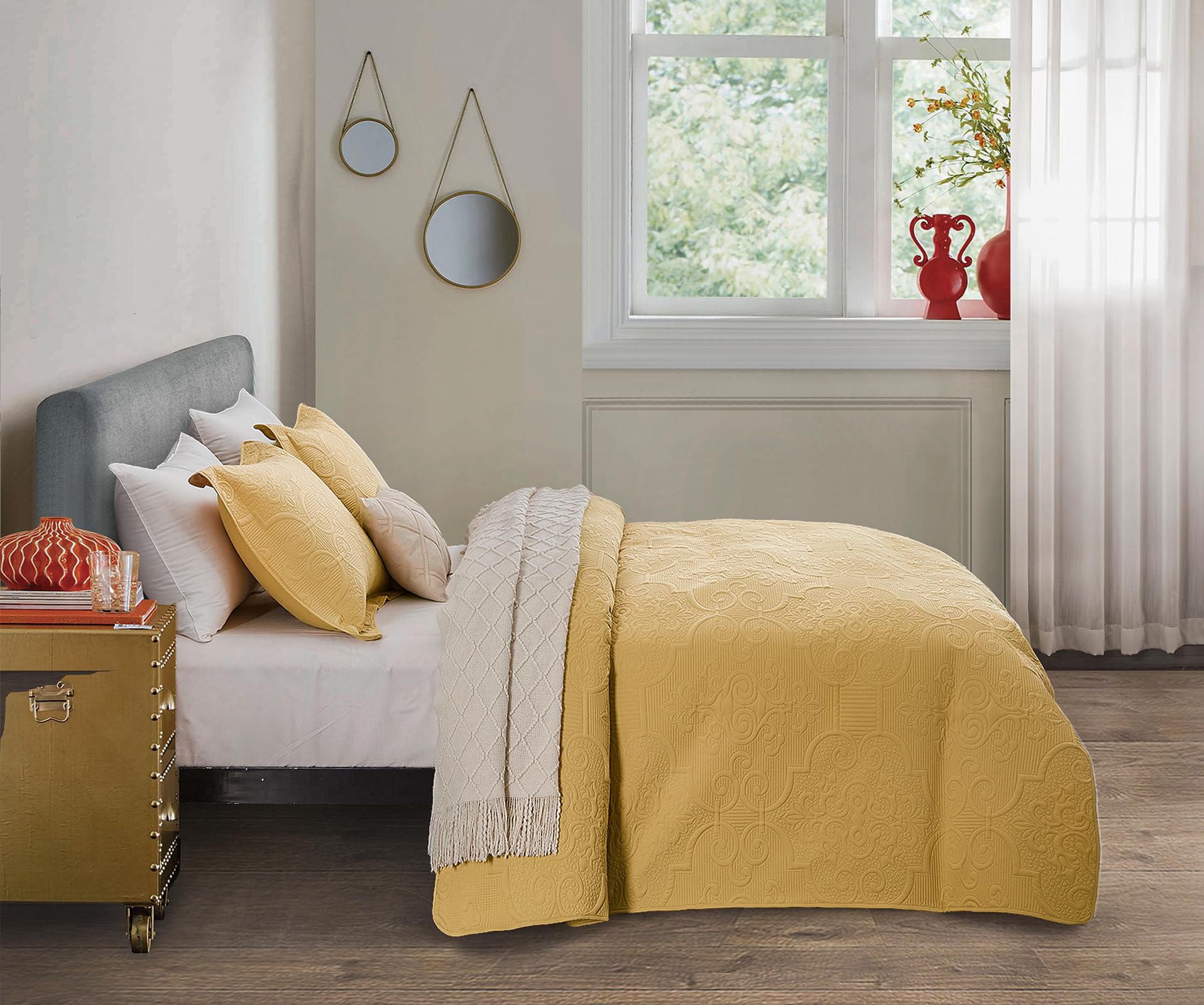 CHIXIN Twin Size Quilt Set - Honey Gold Damask Paisley Bedspread Coverlet with Ultrasonic Quilting | Reversible Lightweight 4-Piece Bedding | Perfect for Guest Rooms, Dorm Decor & Cozy Bedroom Makeovers