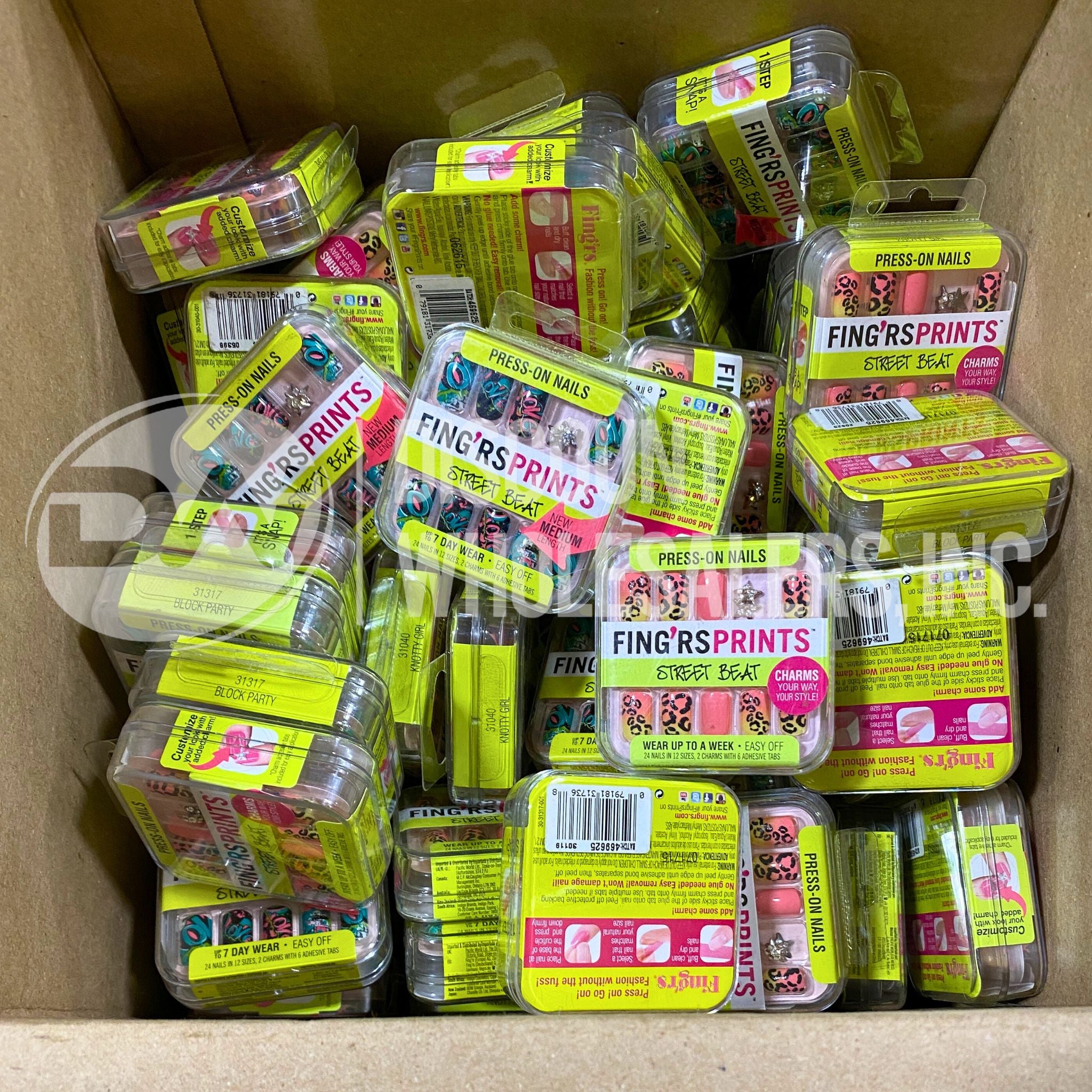 Fing'rs Prints Street Beat Nail Art Kit - 150 Pcs Mix (#31317 & #31040) | Fake Nails with Glue | Perfect for Parties, Weddings & Special Occasions