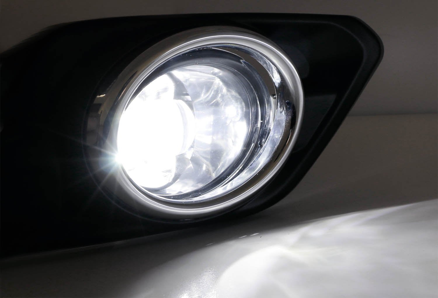 15W CREE LED Projector Fog Lights with Bezel Covers & Wiring Harness - Compatible with 2014-2016 Nissan Rogue | Durable Off-Road Lighting for Night Driving, Foggy Conditions & Adventure Vehicles