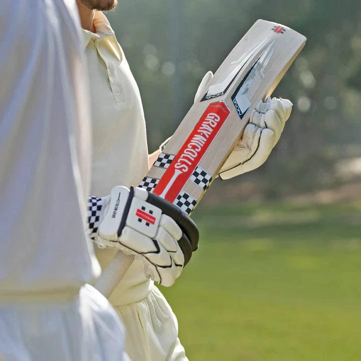 Gray Nicolls Nova 1000 Junior Cricket Bat - Lightweight English Willow for Youth Players - Perfect for Practice, Training & Matches
