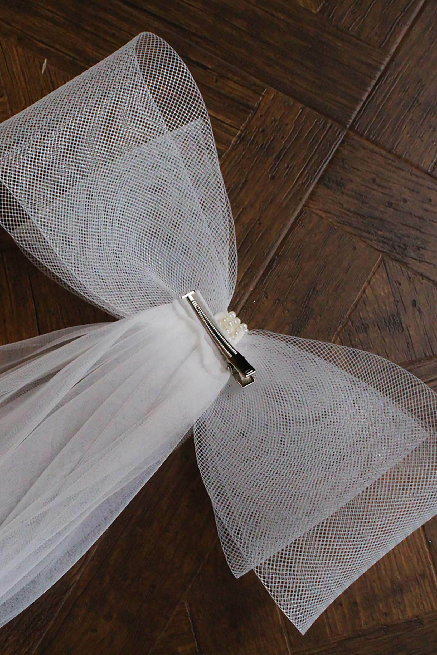 Elegant One-Tier Cut Edge Tulle Wedding Veil with Bow - Perfect for Bridal Accessories, Ceremony & Photography (CV0309)