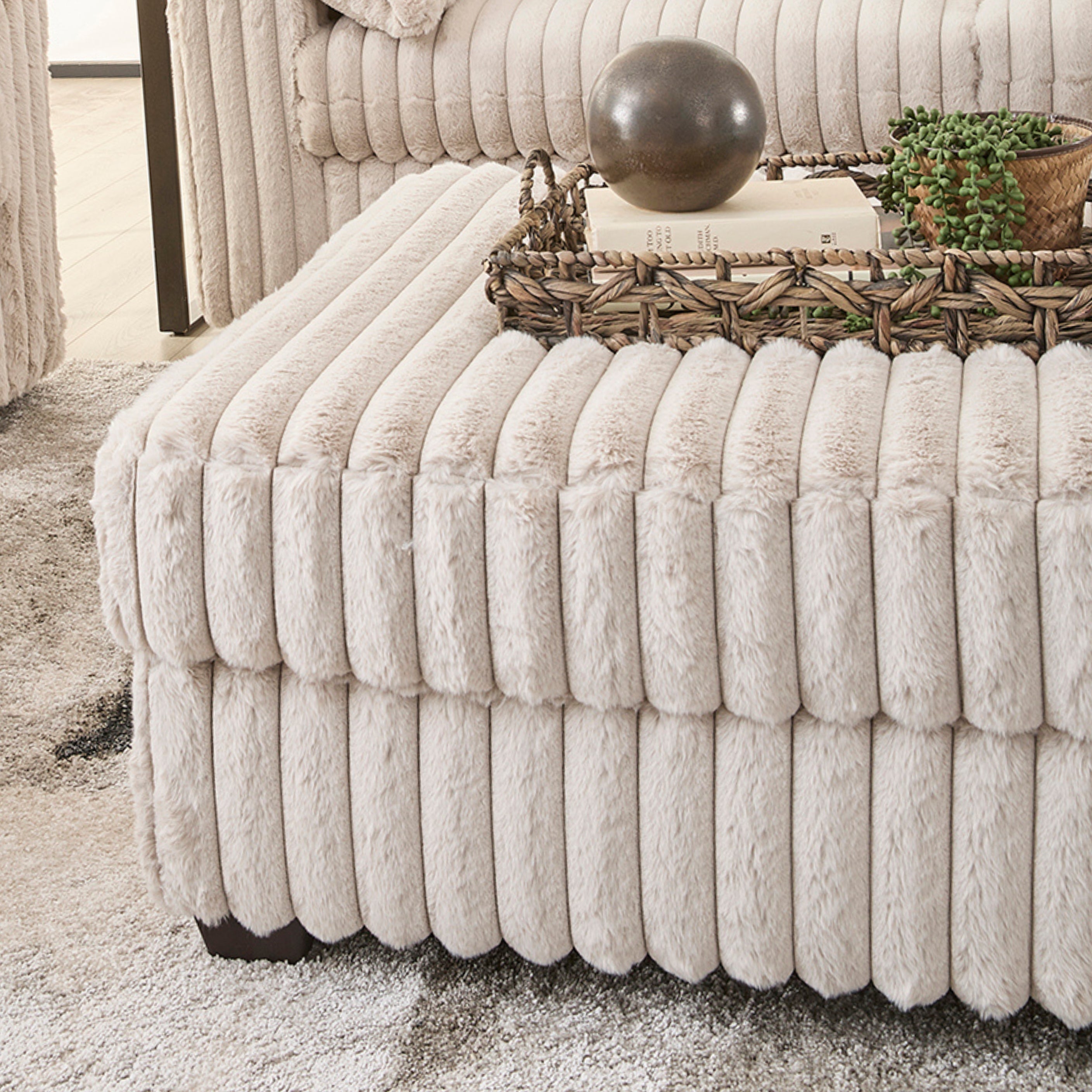 Roundhill Furniture Belvoir Accent Cocktail Ottoman - Stylish Round Storage Ottoman with Upholstered Fabric, Perfect for Living Room, Bedroom & Home Decor