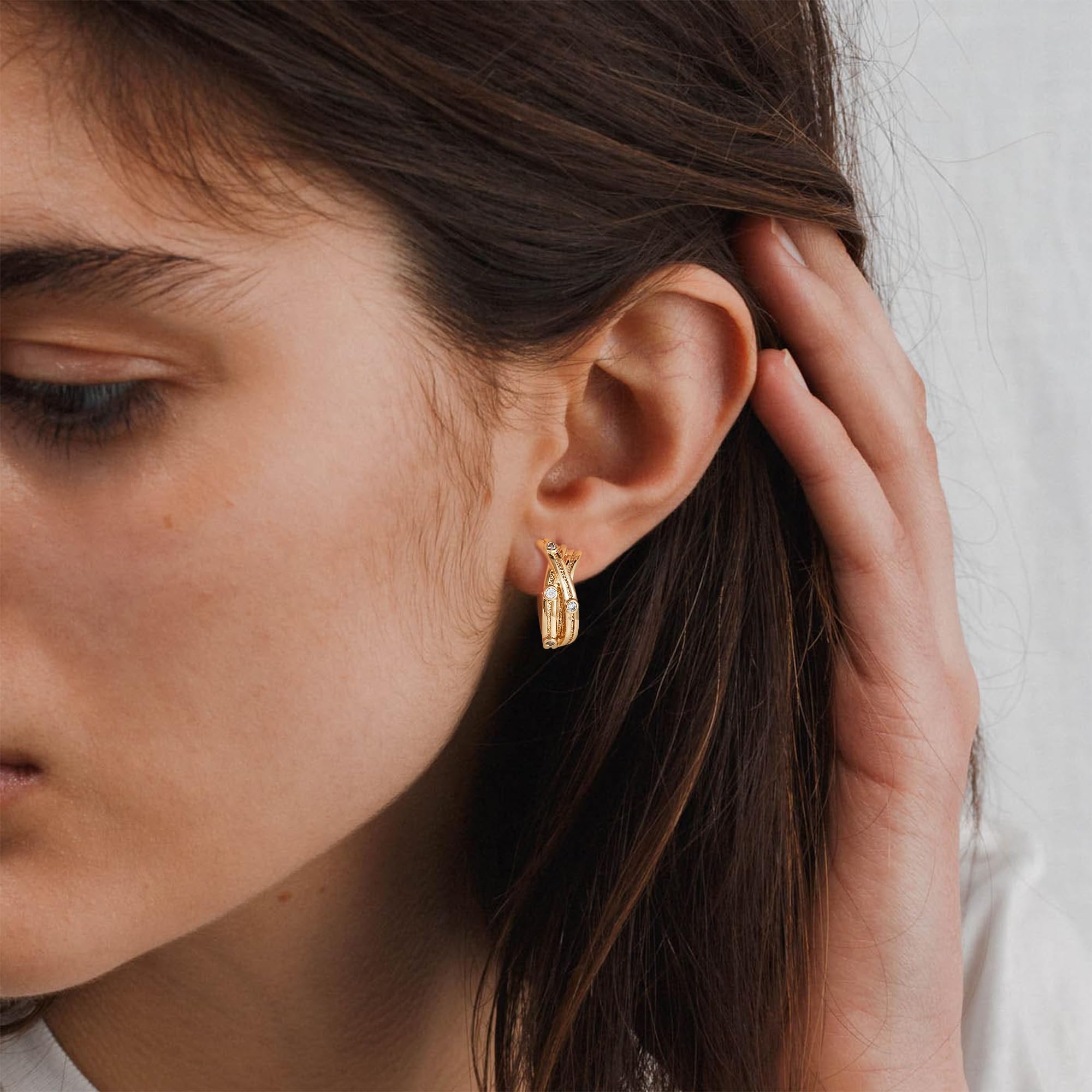 14K Gold Plated Huggie Hoop Earrings for Women - Hypoallergenic Twisted Chain Hollow Out Earrings - Fashion Jewelry Gift for Her - Perfect for Daily Wear, Parties & Special Occasions