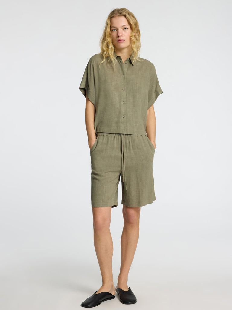 Stylish Viva Cropped Shirt for Women in Vetiver Green - Perfect for Summer Outfits & Casual Wear