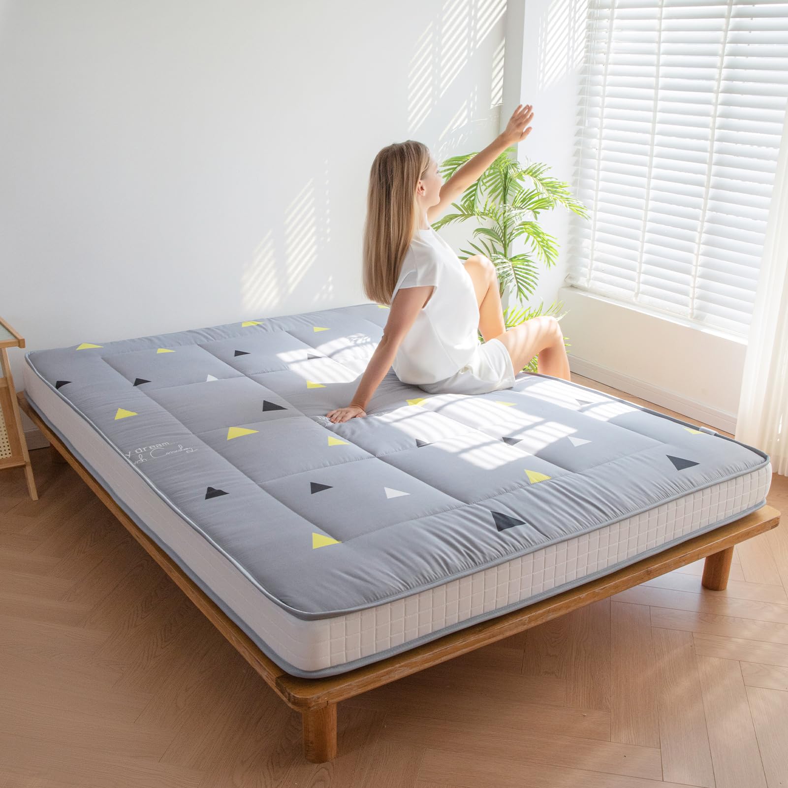 MAXYOYO 6-Inch Extra Thick Futon Mattress - Grey Triangle Pattern Floor Mattress Pad, Japanese Tatami Style Guest Bed | Perfect for Small Spaces, Dorm Rooms & Sleepovers