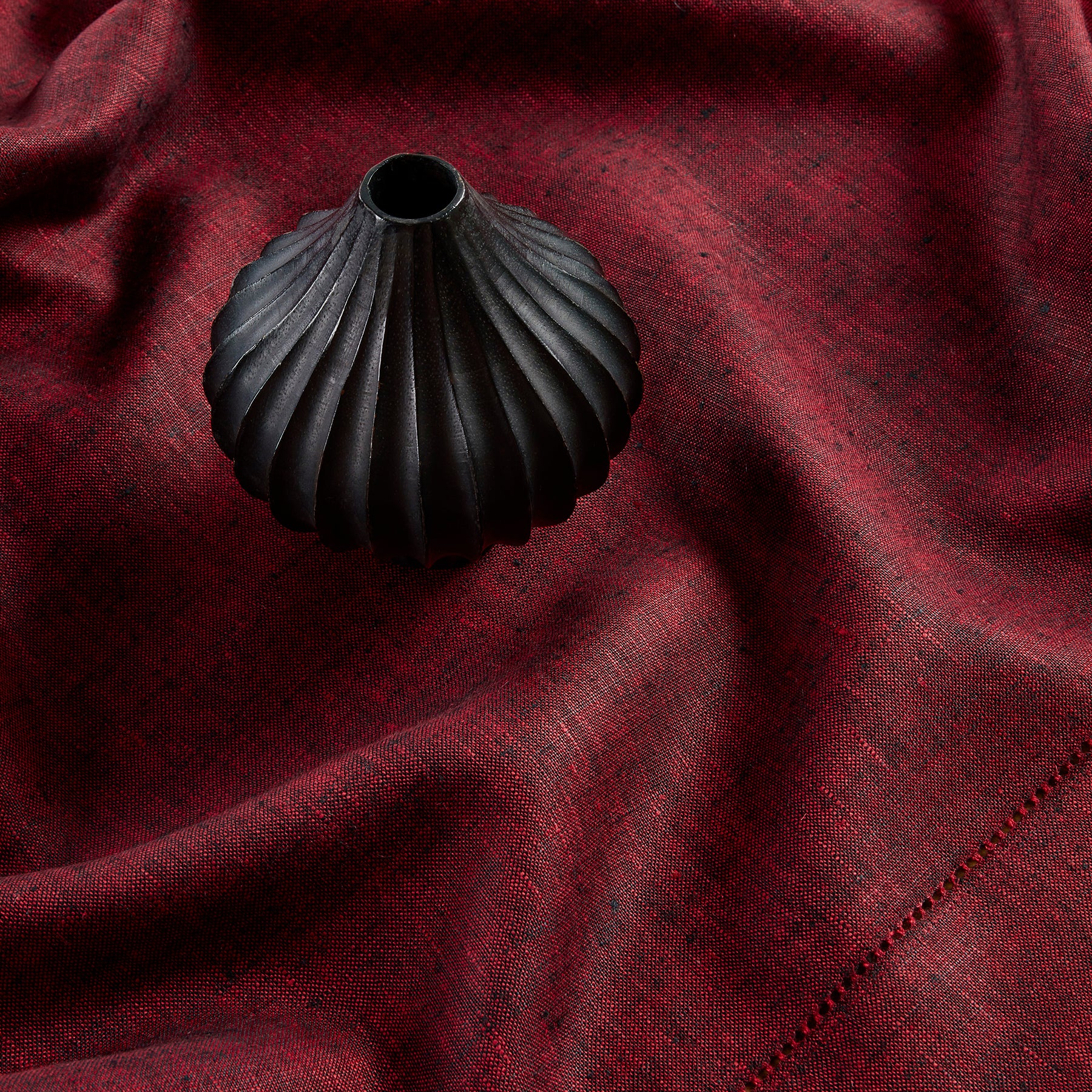 Stylish Milan Table Throw - Elegant Decorative Table Cover for Dining & Living Room - Perfect for Home Decor, Parties & Special Occasions