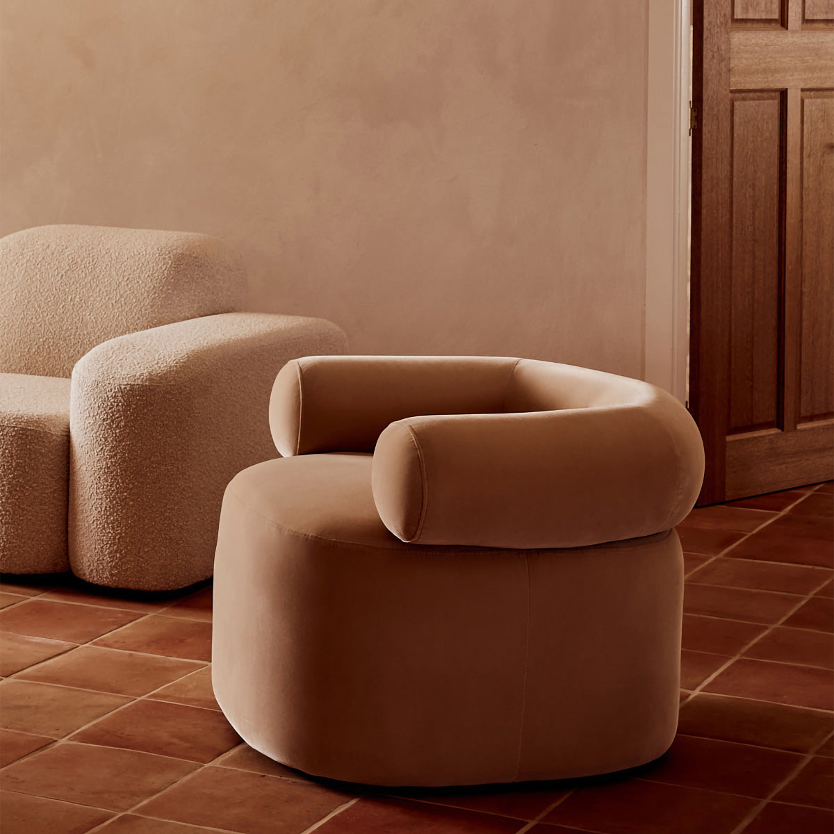 Huggy Swivel Armchair - Modern Velvet Accent Chair with 360° Rotation, Comfortable Lounge Chair for Living Room, Bedroom, or Office (Malibu Style)