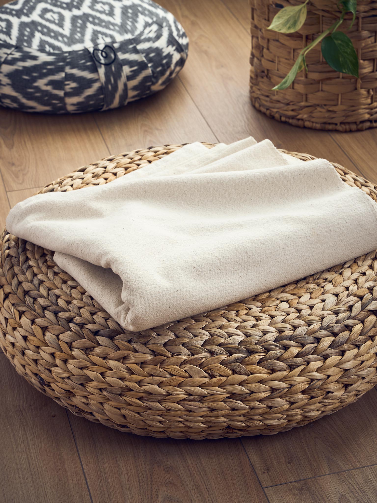 Organic Cotton Yoga Blanket for Meditation & Relaxation - Eco-Friendly & Breathable - Perfect for Yoga Studios, Home Practice & Outdoor Retreats