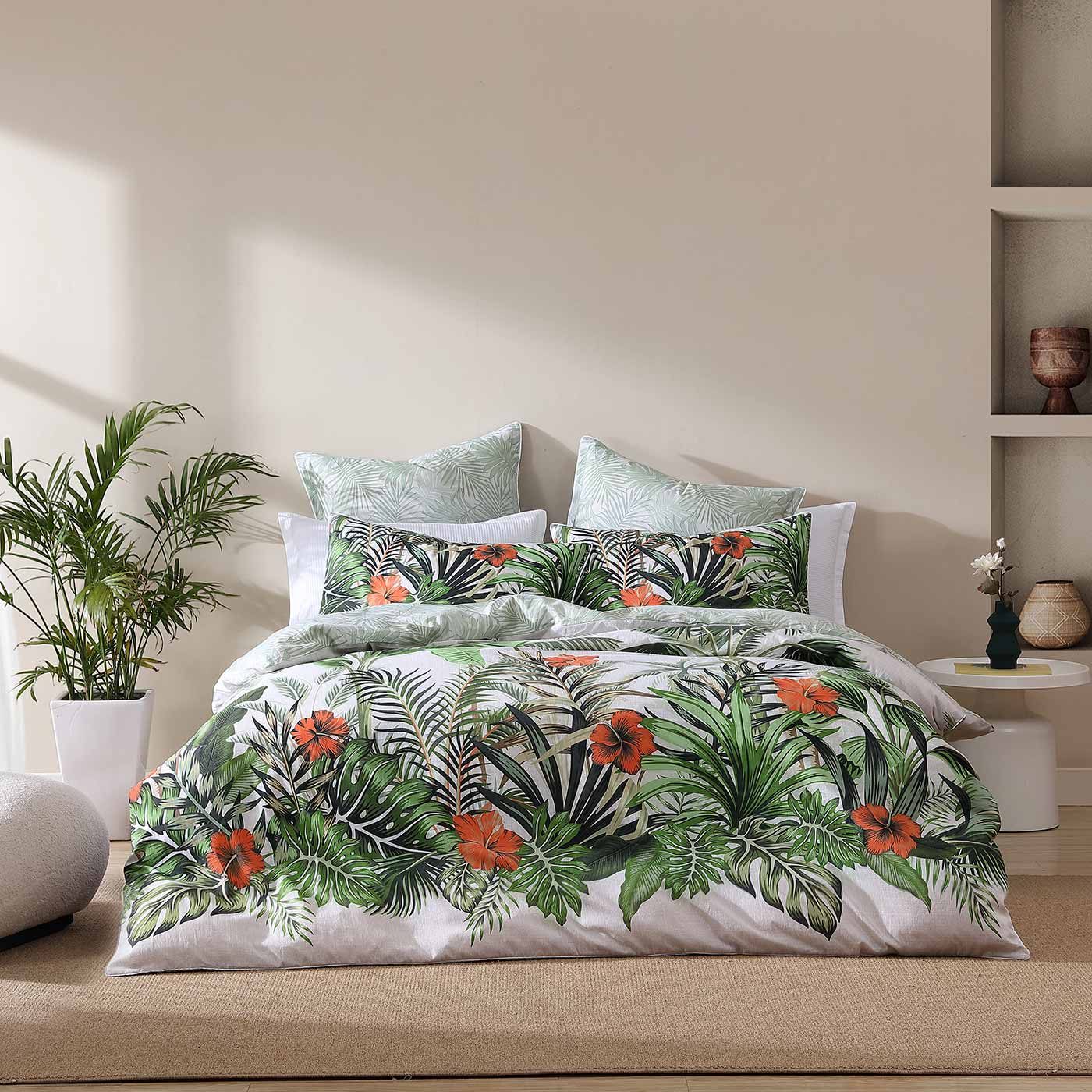 Luxury Lanai Palm Quilt Cover Set - Queen Size Bedding by Logan & Mason | Tropical Botanical Print Duvet Cover | Perfect for Beach House, Vacation Home & Summer Bedroom Decor