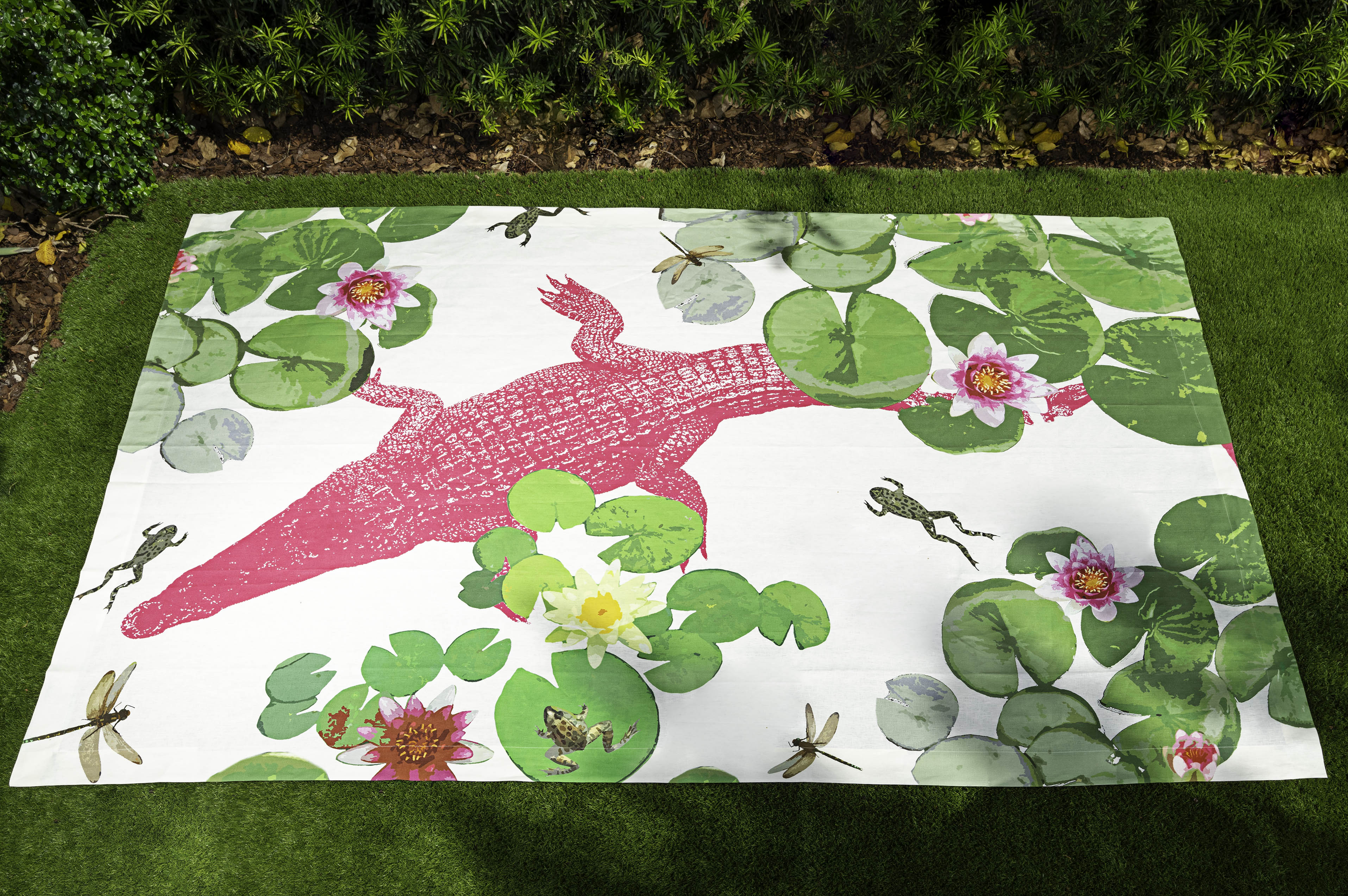 Premium 100% Italian Linen Tablecloth - Elegant Crocodile Embossed Design for Dining Room, Kitchen & Outdoor Party Decor