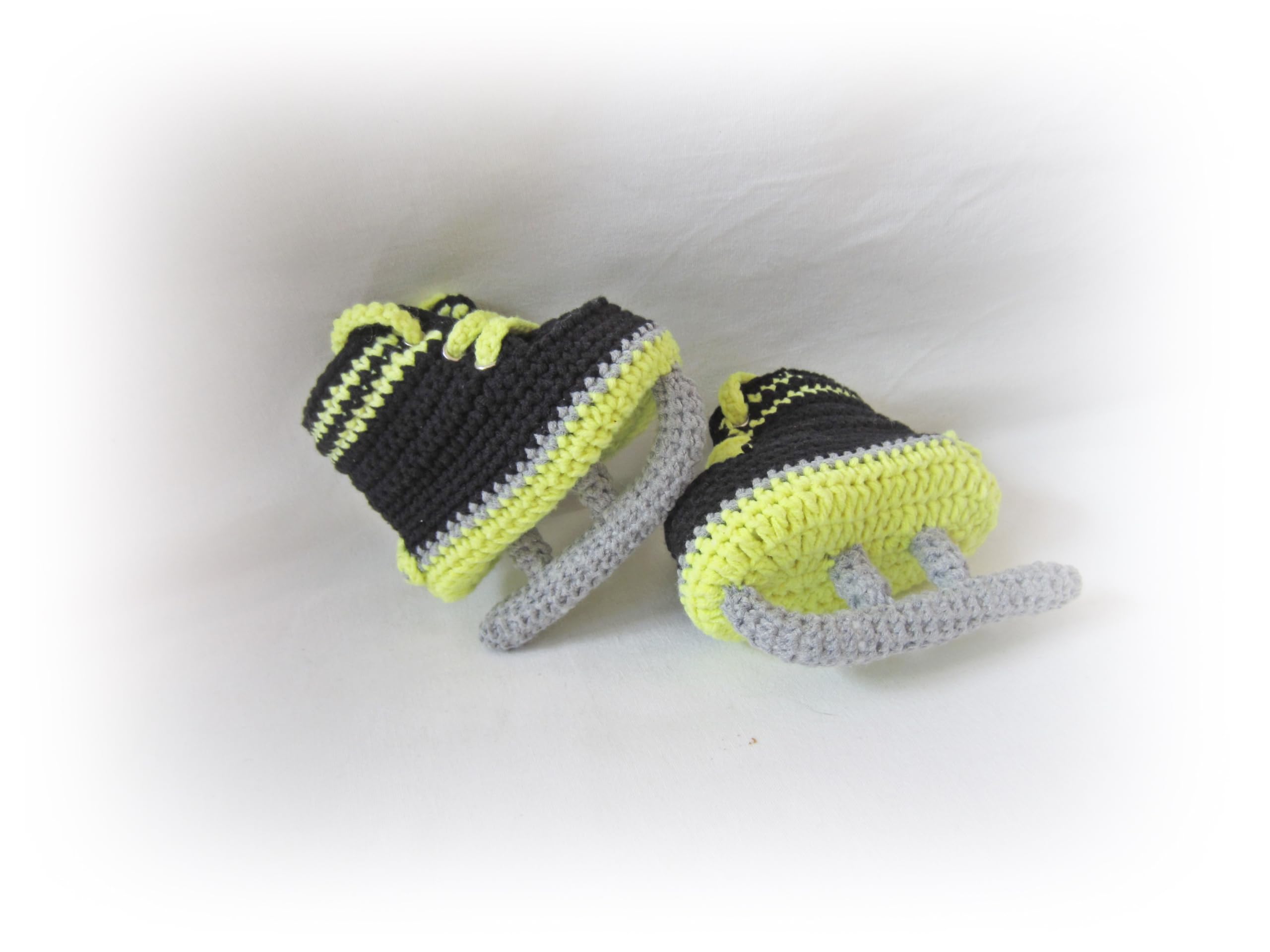 Crochet Baby Roller Shoes for Newborns 3-6 Months - Soft Infant Sports Shoes with Non-Slip Soles - Perfect Baby Shower Gift & First Walkers Booties for Toddlers - Ideal for Indoor Play, Outdoor Adventures & Special Occasions