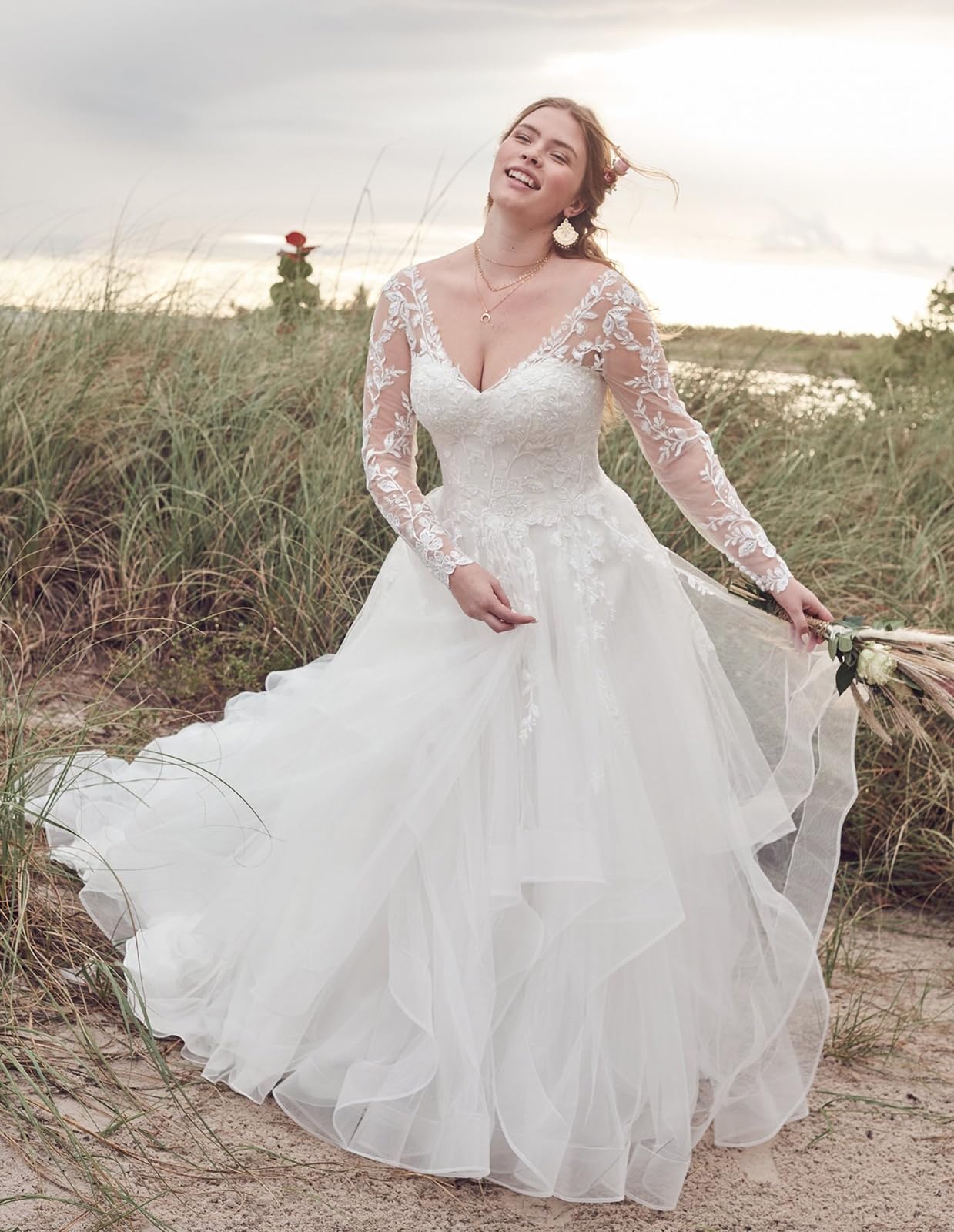 POMUYOO 2024 Women's Long Sleeve Lace Wedding Dress - Elegant Bridal Gown with Sleeves for Bride, Church Ceremony & Outdoor Wedding Photography