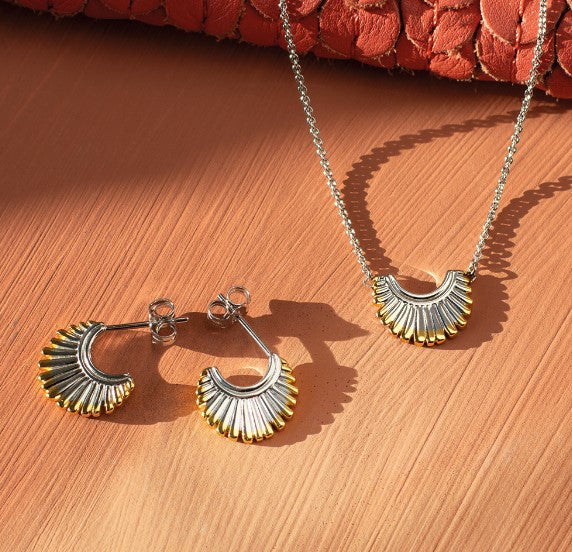 Elegant Essence Radiance Golden Small Fan Necklace - Perfect for Weddings, Parties & Special Occasions