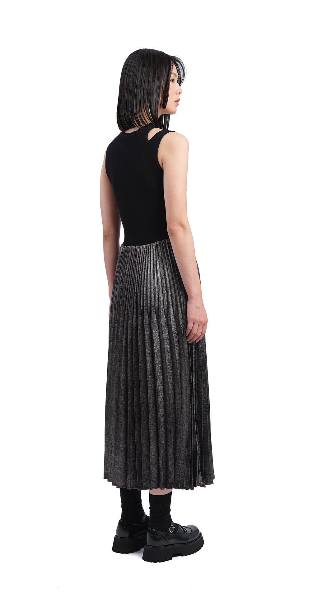 Elegant Metallic Evening Dress for Women - Shiny Party Gown for Prom, Wedding, and Special Occasions
