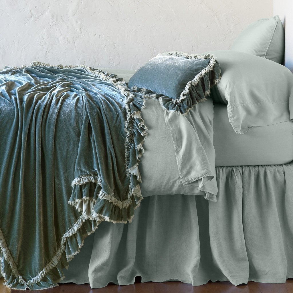 Loulah Blanket - Ultra Soft & Cozy Throw Blanket for Adults & Kids - Perfect for Bed, Sofa, Travel & Gifts