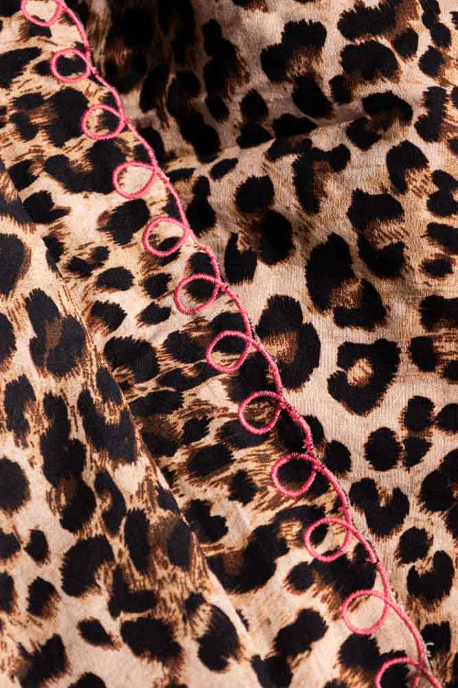 Leopard Print Scalloped Edge Quilt - Soft and Cozy Bedspread for King/Queen Size Beds - Perfect for Home Decor, Guest Room, and Winter Warmth