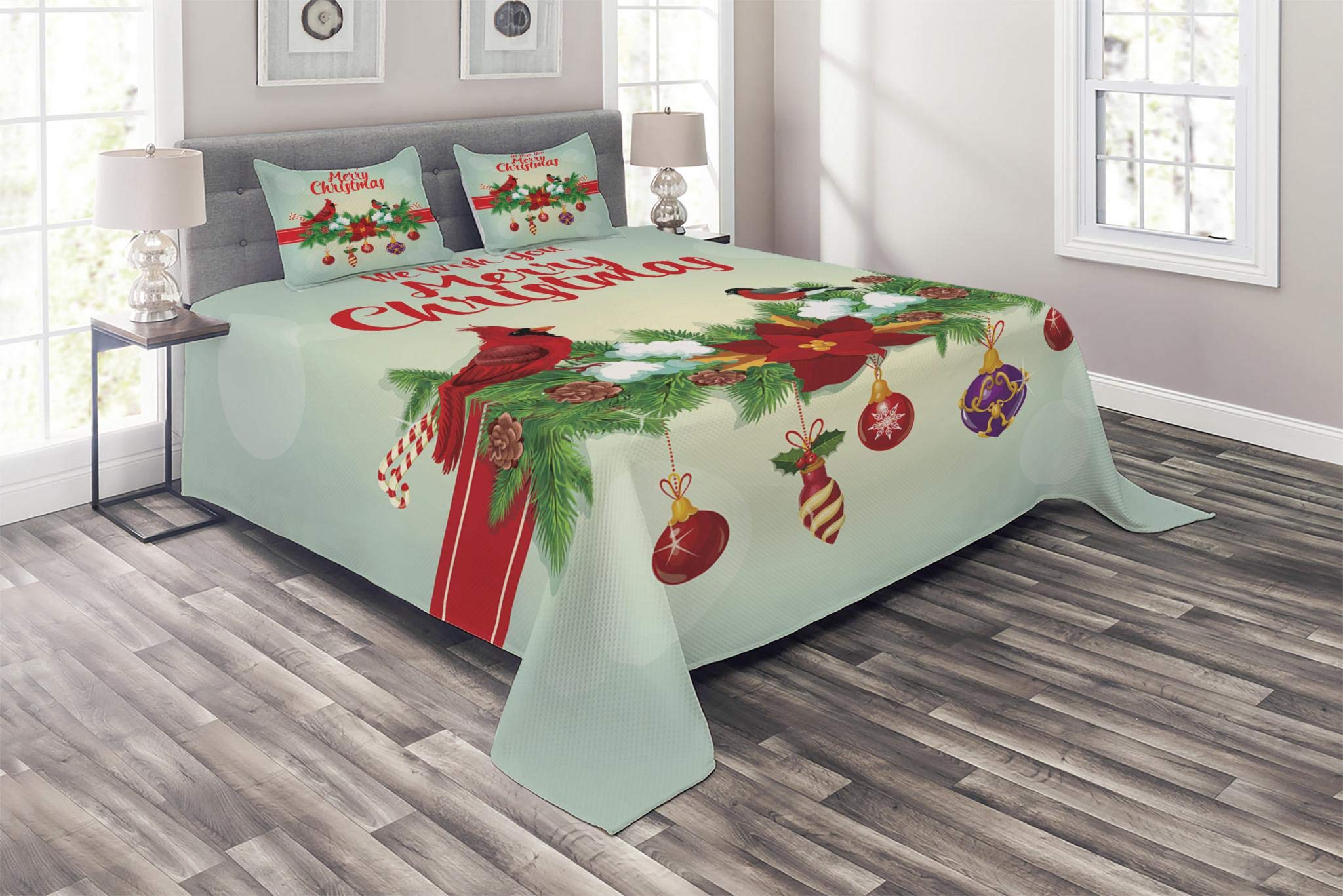 Lunarable Cardinal Christmas Quilted Bedspread Set - 3 Piece King Size Coverlet with 2 Pillow Shams, Festive Holiday Design Featuring Hanging Baubles Garland & Bullfinch Birds on Bokeh Backdrop - Perfect for Winter Bedroom Decor & Seasonal Home Styling