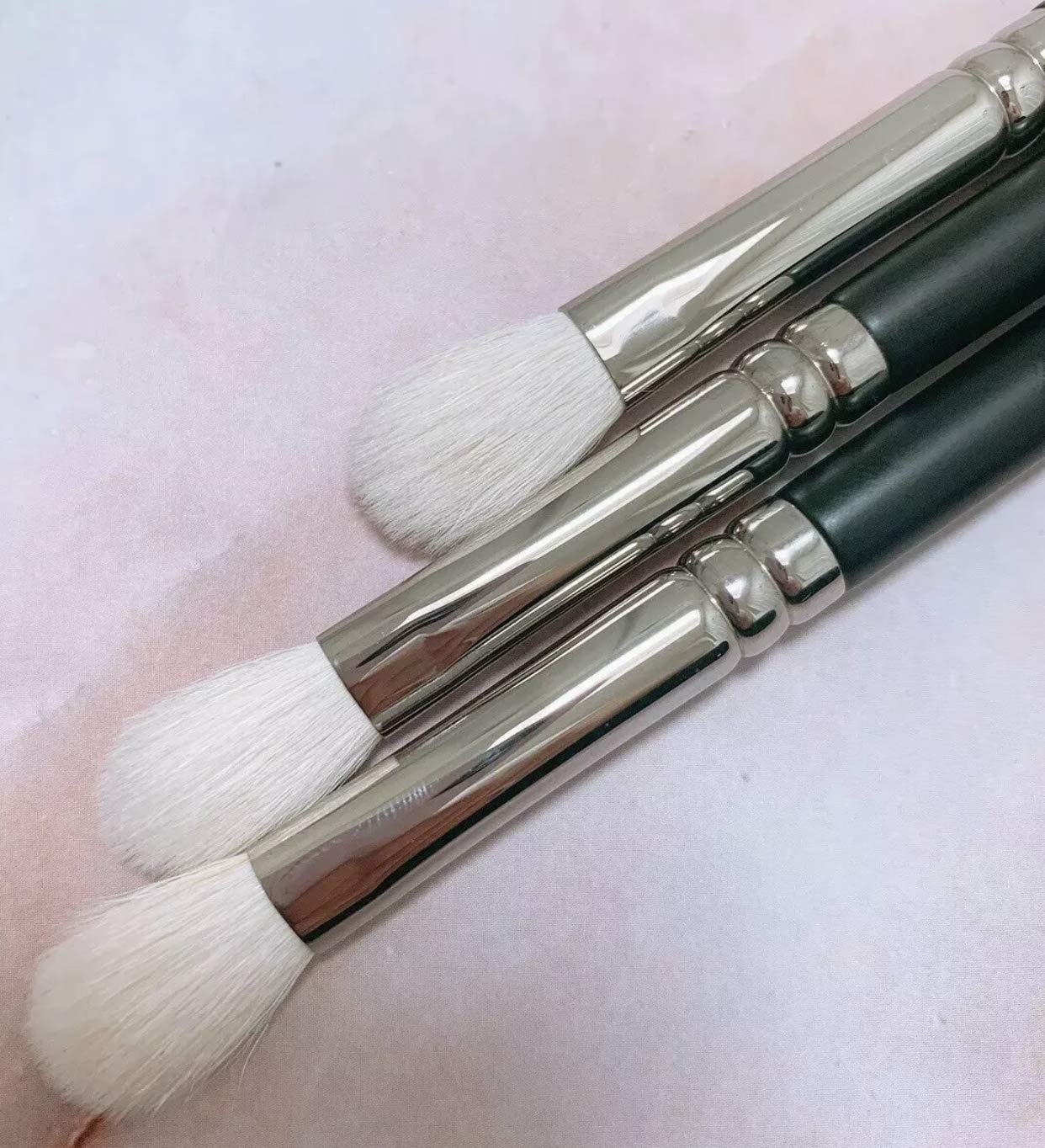 R&M 517 Ultra Soft Eyeshadow Blending Brush - Professional Makeup Artist Tool for Crease & Blending