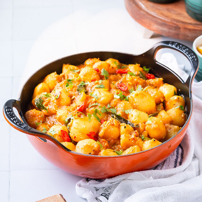 Le Creuset 2.7 Quart Enameled Cast Iron Balti Dish - Flame Orange | Dutch Oven for Braising, Stewing & Serving | Stovetop to Tableware for Indian & Asian Cuisine