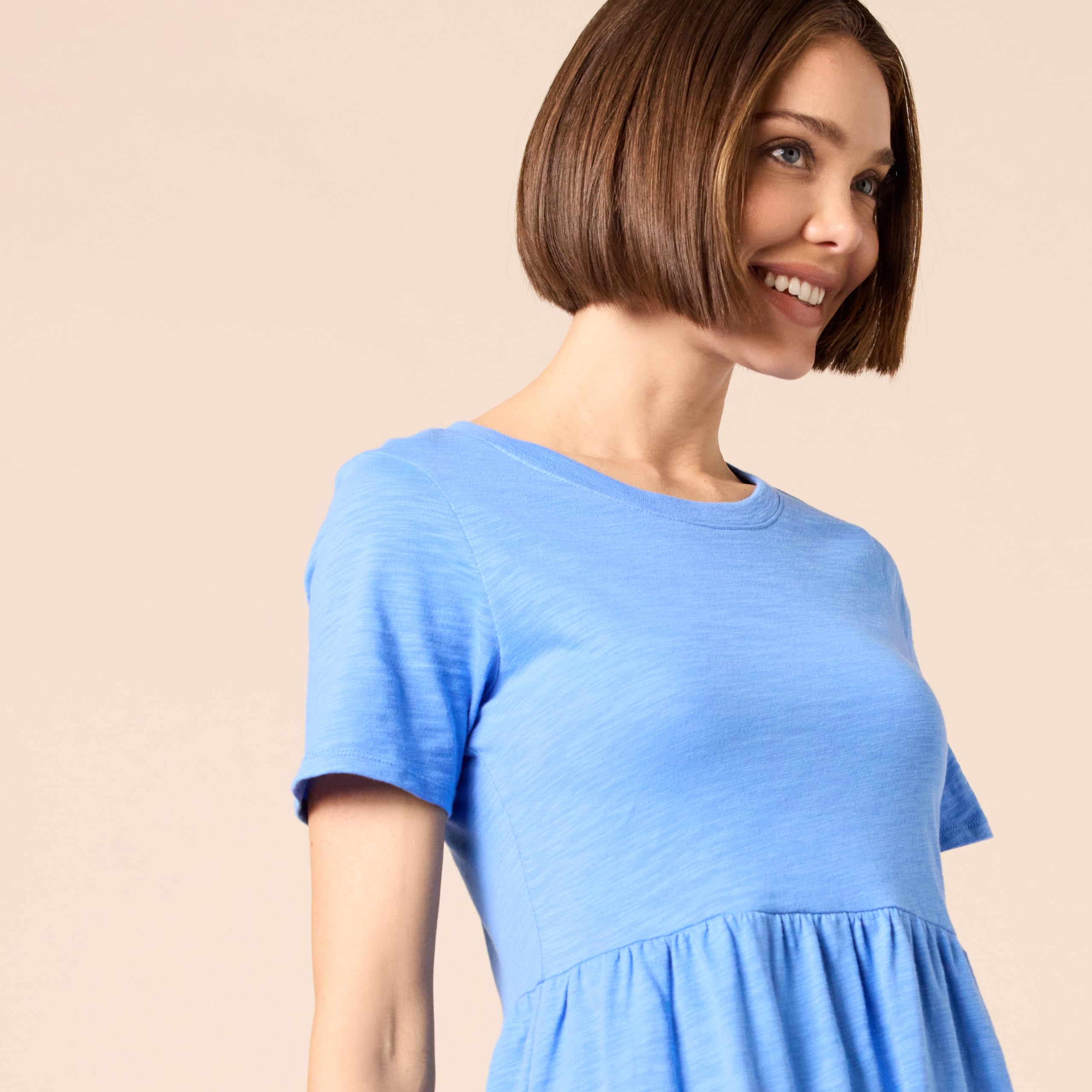 Amazon Essentials Women's Short-Sleeve Crewneck Tiered Dress - Casual Summer Flowy Midi Dress for Beach, Vacation & Everyday Wear
