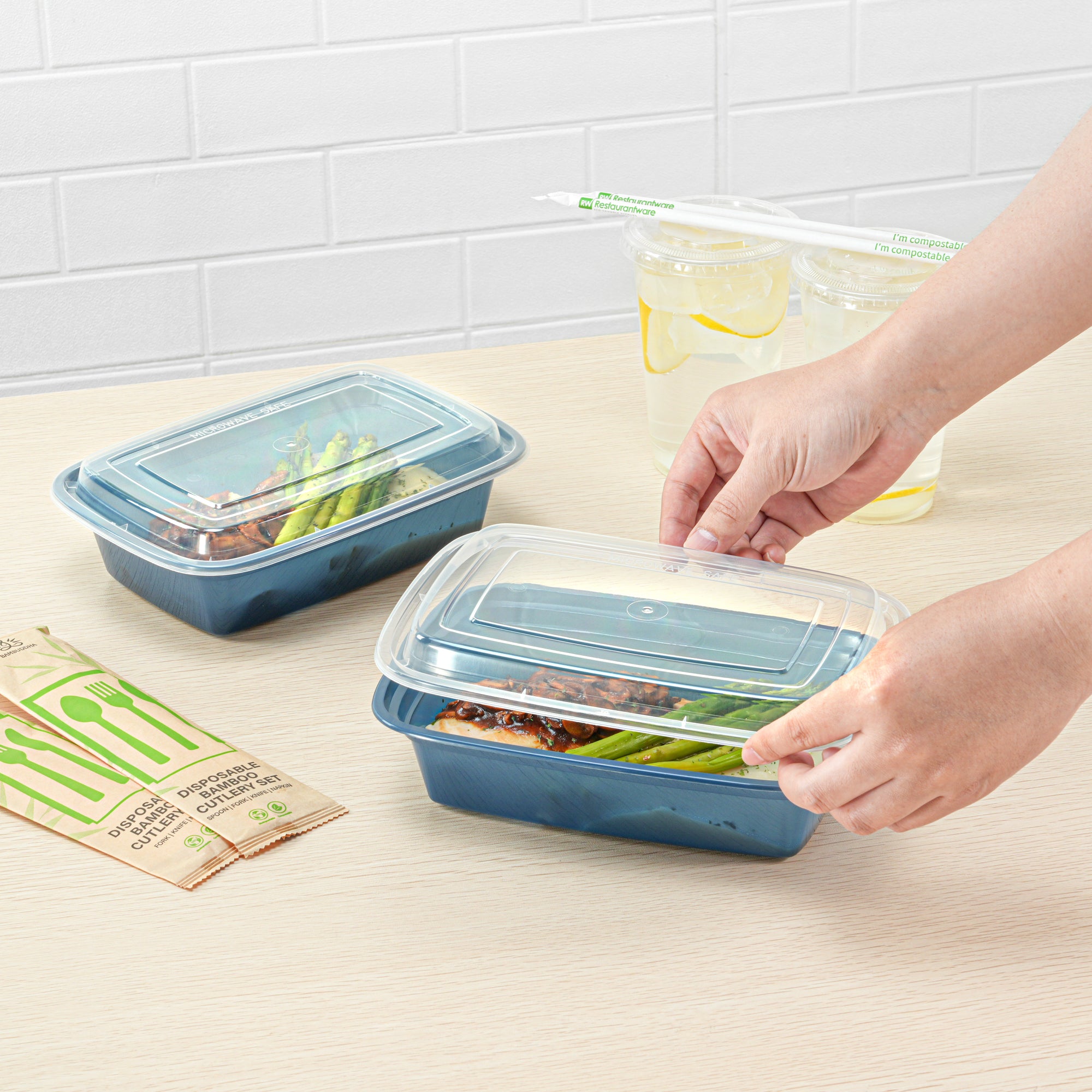 38 oz Rectangle Midnight Blue Plastic To Go Containers with Clear Lids - 100 Pack (8.75