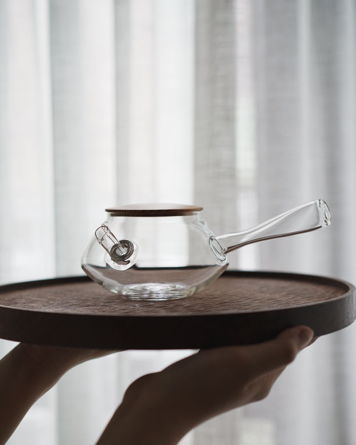 Premium Glass Teapot with Natural Wooden Lid - Handcrafted Loose Leaf Tea Infuser for Home & Office Use - Perfect for Green Tea, Herbal Tea & Blooming Tea Ceremonies