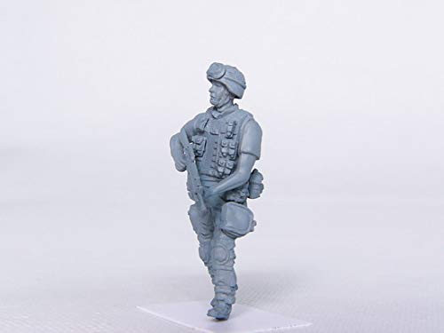 Trumpeter 1/35 Scale US Marine Corps Iraq 2003 Action Figure Set - 4-Pack Military Model Kit for Diorama Building & Historical Collectors - Perfect for War Reenactments, Display Cases, and Scale Modeling Projects