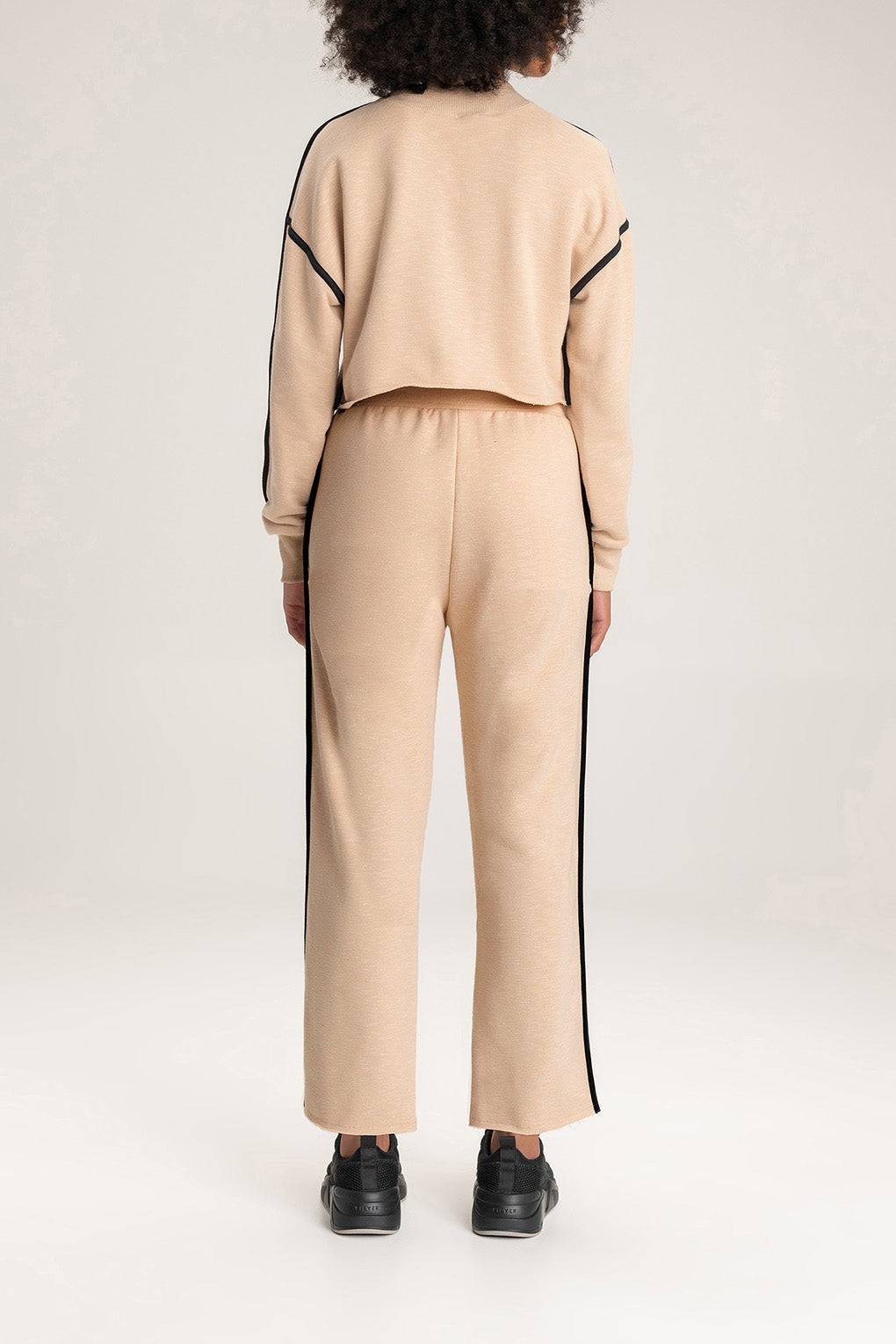 Daybreak Cropped Sweatshirt for Women - Soft Casual Pullover with Ribbed Hem | Perfect for Yoga, Gym & Streetwear Fashion