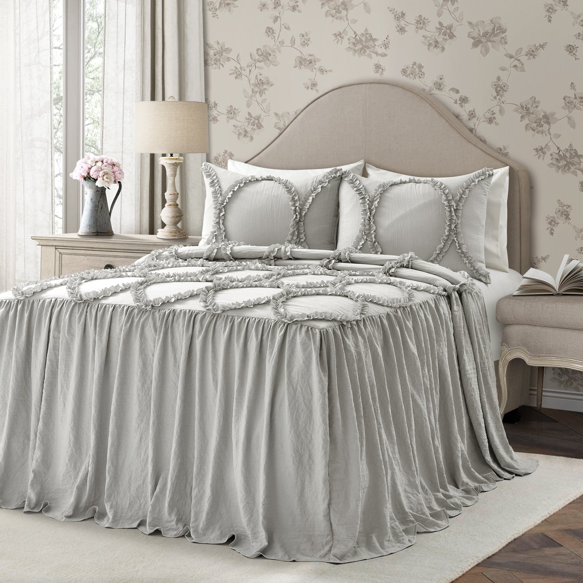 Riviera 3-Piece Bedspread Set - Queen Size Luxury Quilted Coverlet with Matching Pillow Shams - Perfect for Master Bedroom, Guest Room & Hotel Decor