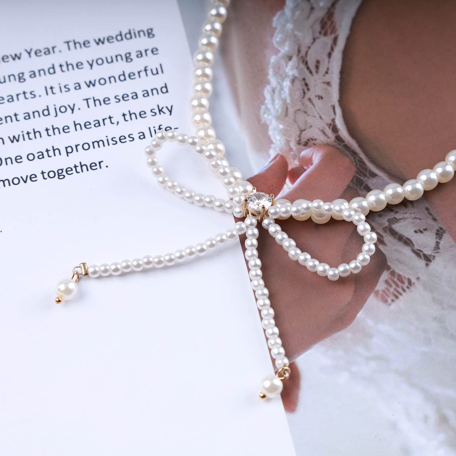 Boho Pearl Choker Necklace - Gold Bow Pearl Chain Necklace for Women, Vintage White Pearl Beaded Jewelry, Wedding & Party Crystal Bow Necklace (Perfect for Bridal, Prom, Evening Dresses & Boho Fashion)