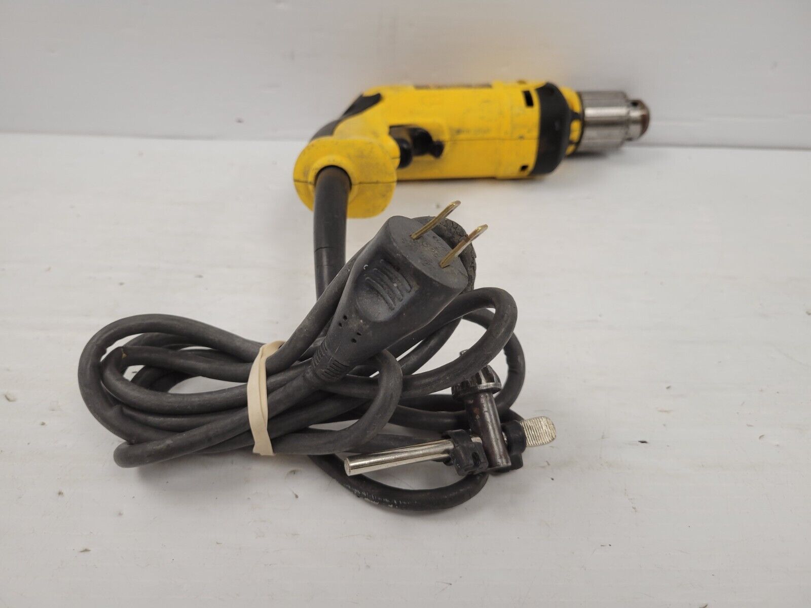 DEWALT DWD110 1/2-Inch VSR Mid-Handle Drill - Powerful Corded Drill for Woodworking, Metal Drilling & Construction Projects