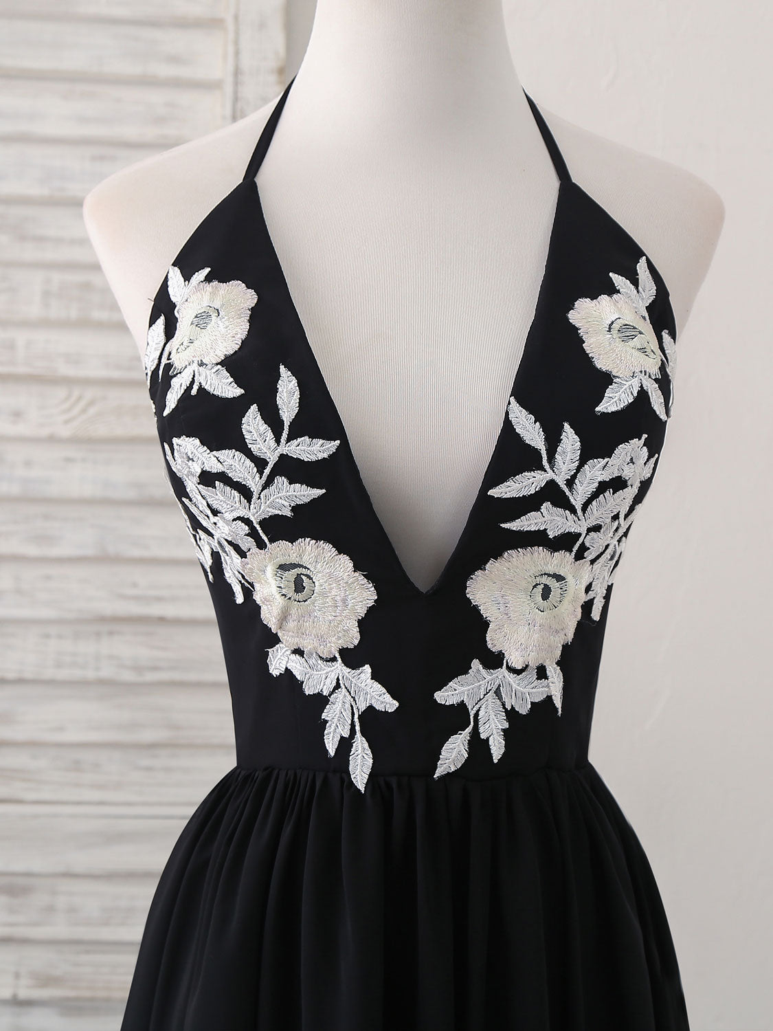 Elegant Black V-Neck Chiffon Lace Long Prom Evening Dress for Women - Perfect for Formal Dances, Galas & Special Occasions
