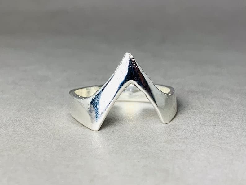925 Sterling Silver Chevron V-Shaped Ring for Women - Minimalist Modern Jewelry, Trendy Band Ring, Perfect Gift for Her - Ideal for Everyday Wear, Parties & Special Occasions