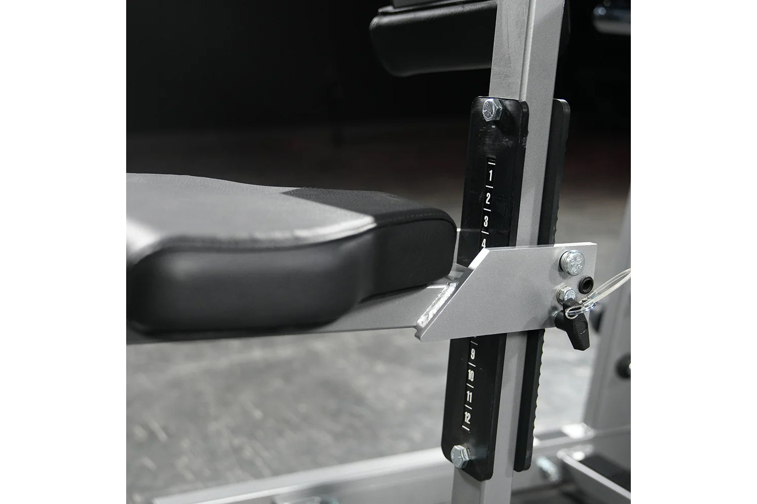Hammer Strength Plate Loaded Iso-Lateral Wide Pulldown Machine - Professional Gym Equipment for Back Workouts & Strength Training